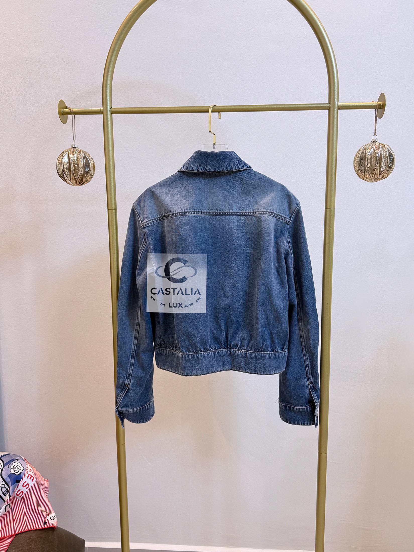 Chanel New 2024 CC Heart Patches Denim Jacket 36 FR en vente 10