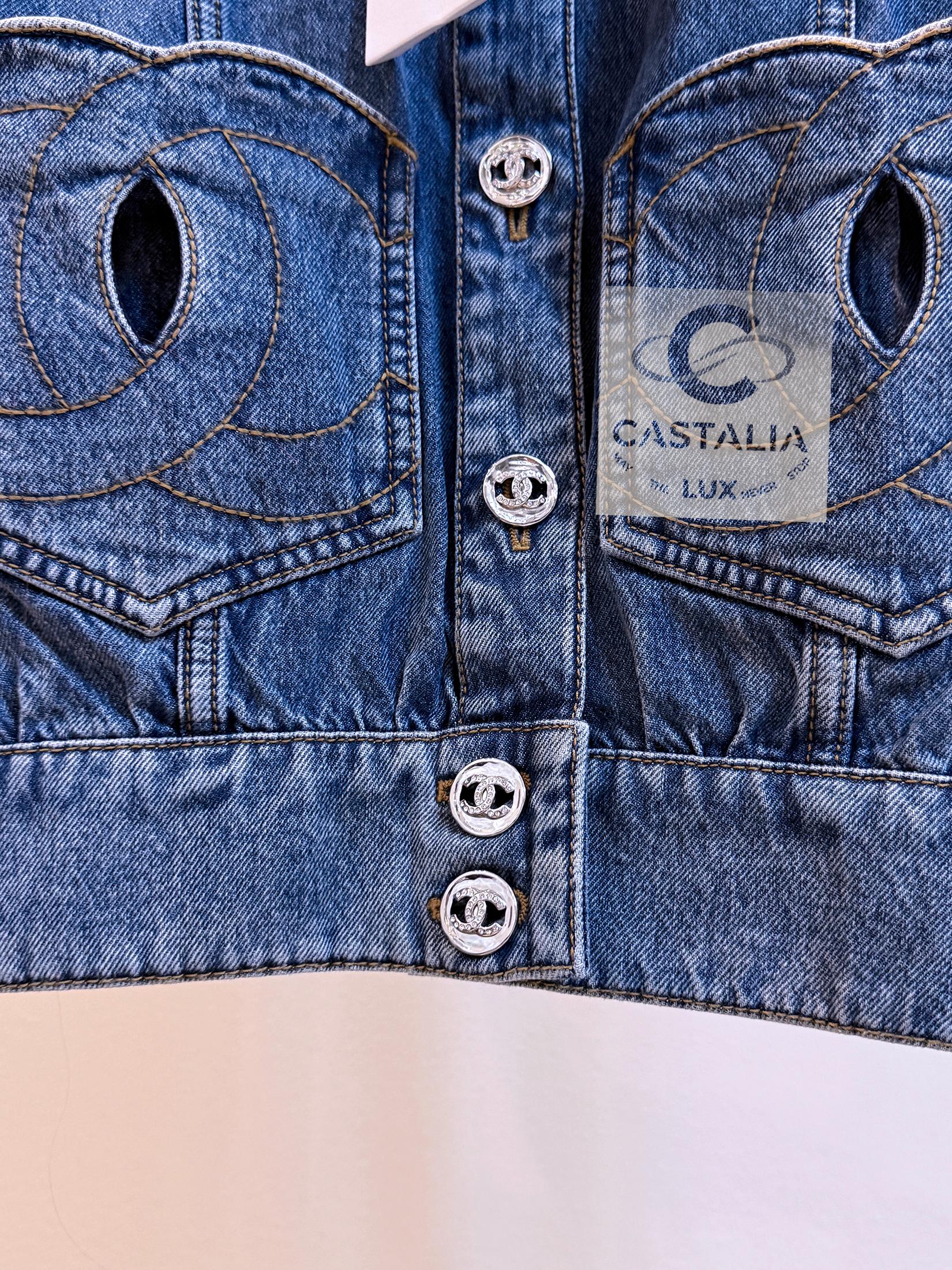 Chanel New 2024 CC Heart Patches Denim Jacket 36 FR en vente 12