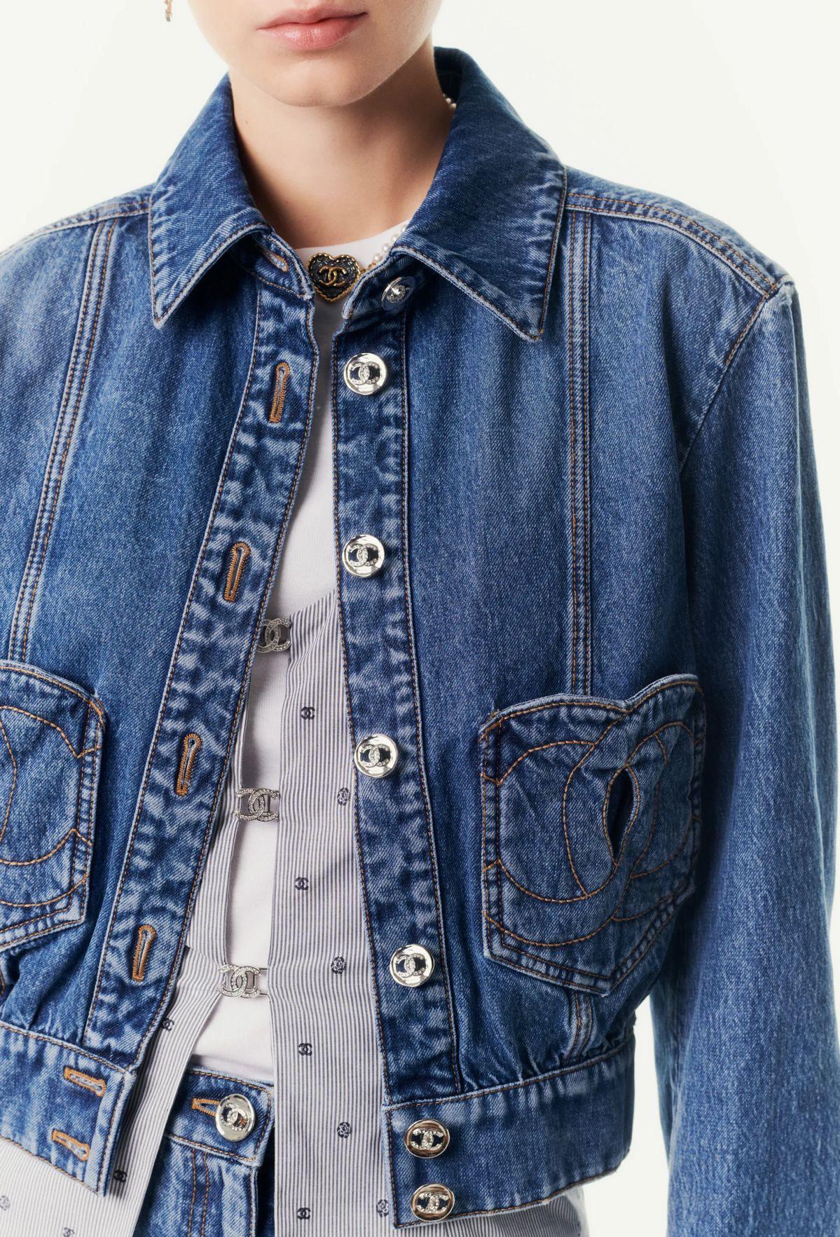 Bleu Chanel New 2024 CC Heart Patches Denim Jacket 36 FR en vente