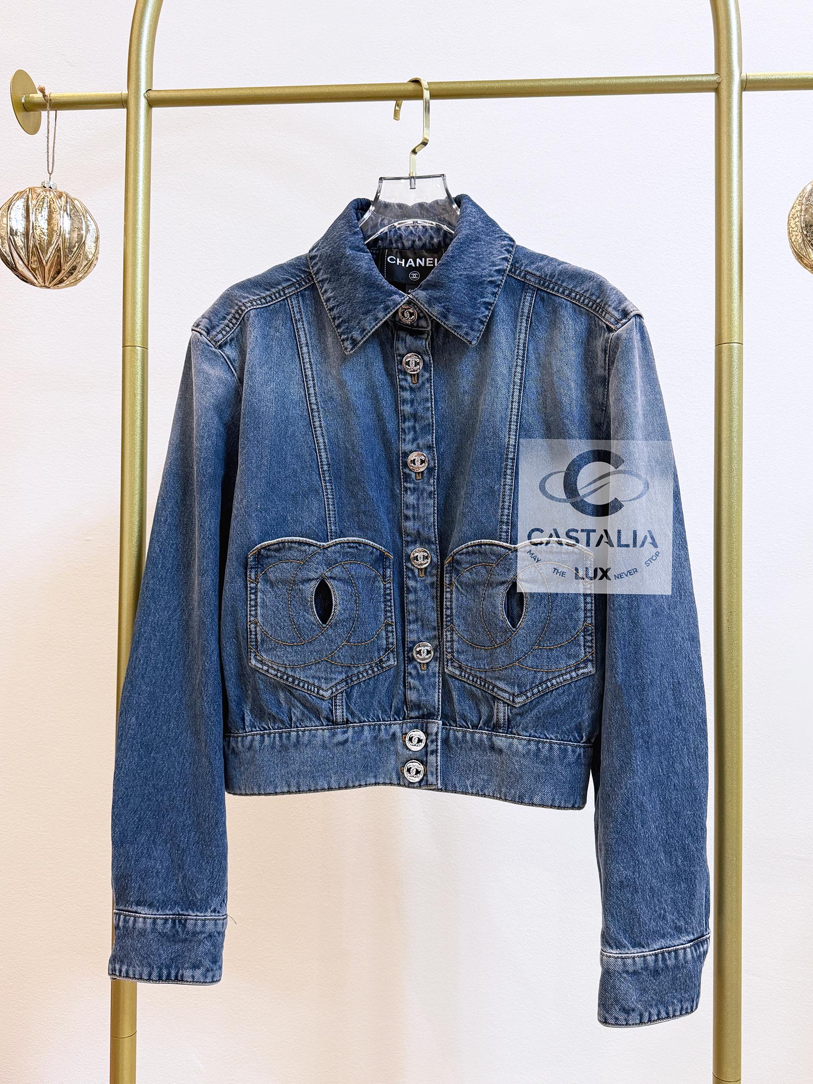 Chanel New 2024 CC Heart Patches Denim Jacket 36 FR en vente 4
