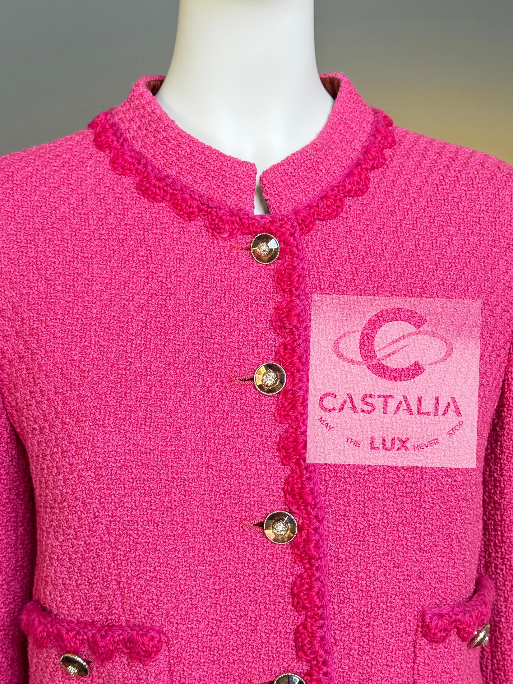 Chanel New 2024 Paris / Manchester Ad Campaigner Giacca in tweed fucsia 38 FR in vendita 7