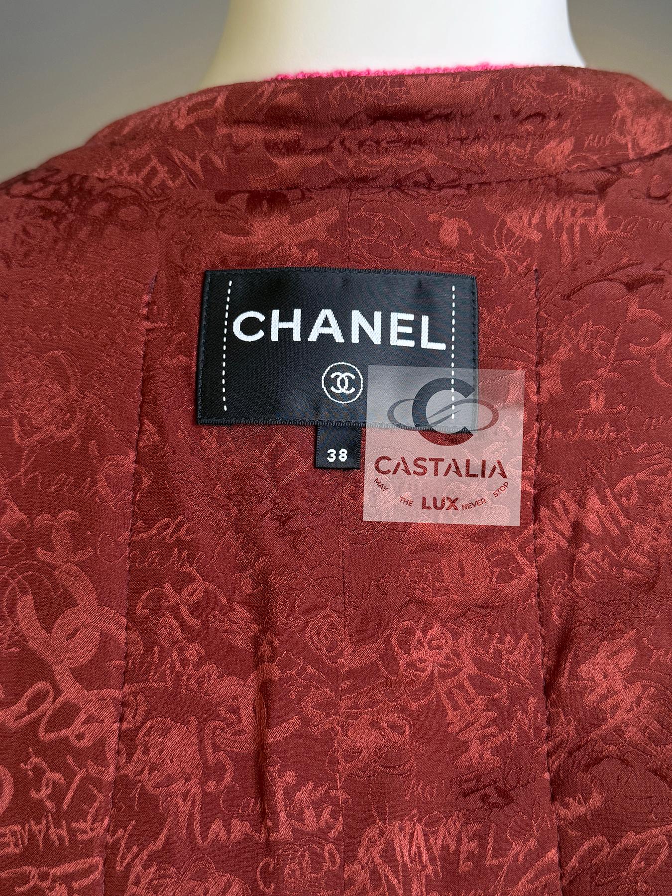 Chanel New 2024 Paris / Manchester Ad Campaigner Giacca in tweed fucsia 38 FR in vendita 14