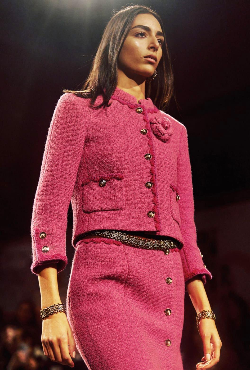 Chanel New 2024 Paris / Manchester Ad Campaigner Giacca in tweed fucsia 38 FR in vendita 3