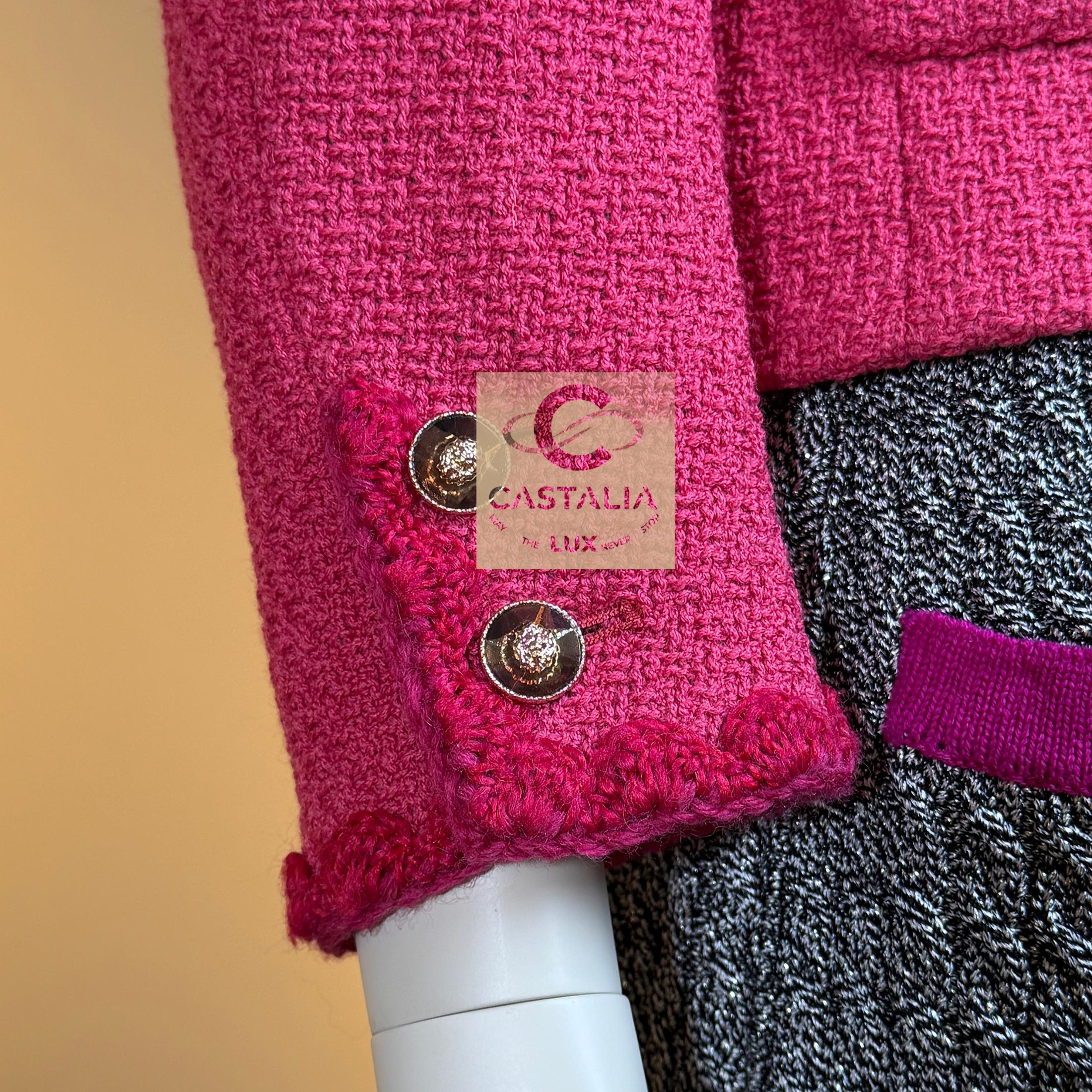 CHANEL New 2024 Paris / Manchester Fuchsia Tweed Jacke 38 FR im Angebot 7