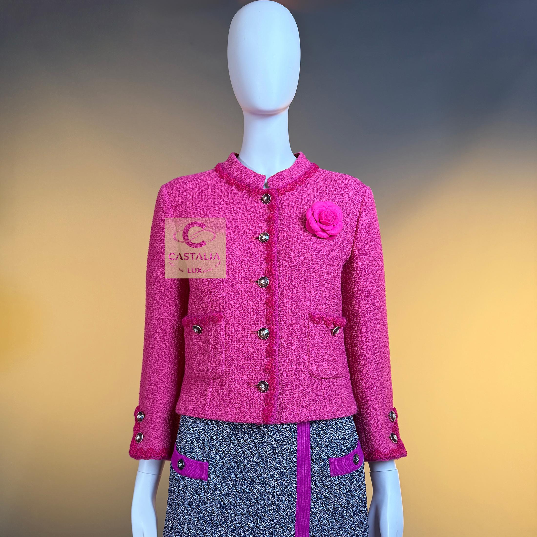 CHANEL New 2024 Paris / Manchester Fuchsia Tweed Jacke 38 FR im Angebot 1