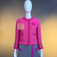 CHANEL New 2024 Paris / Manchester Fuchsia Tweed Jacket 38 FR