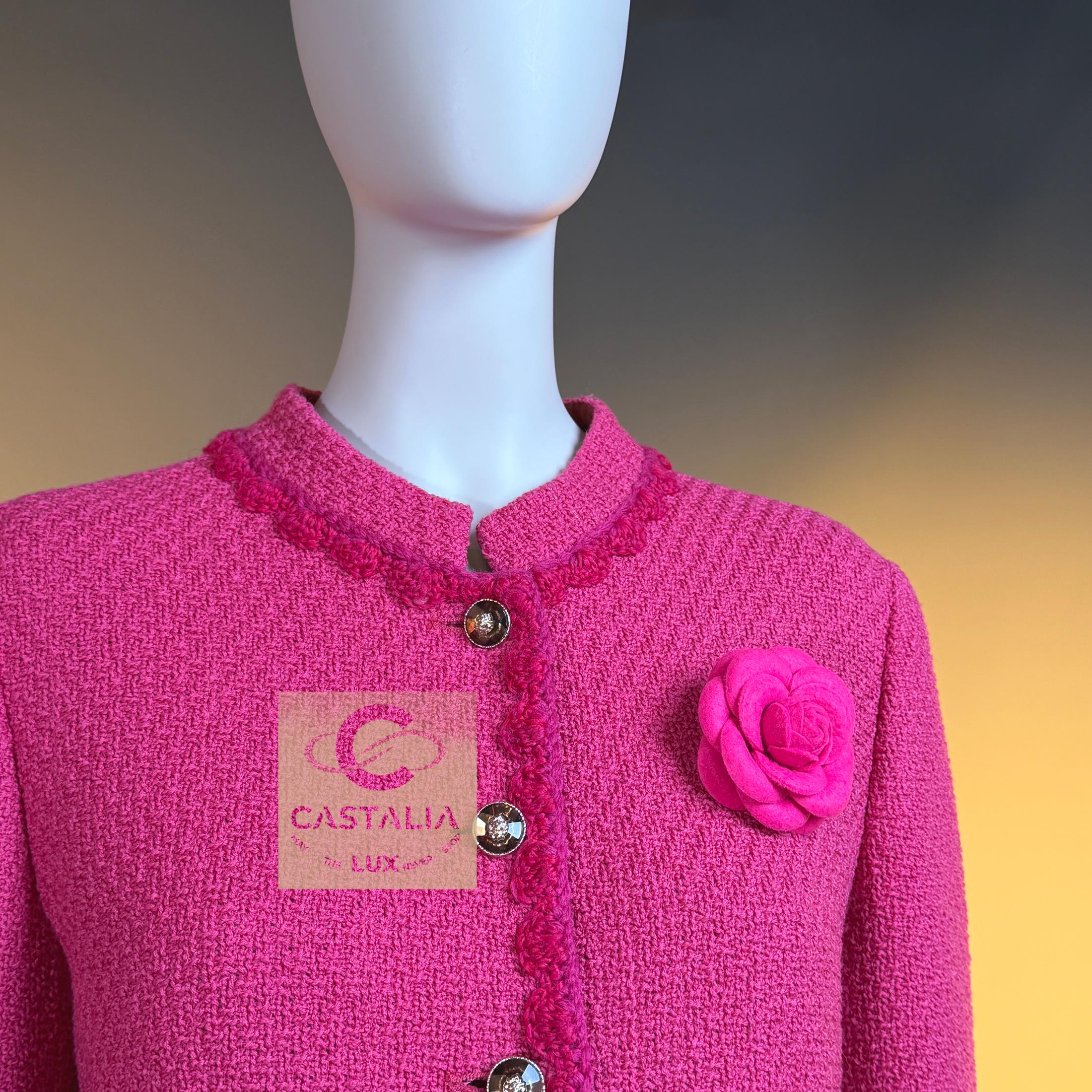 CHANEL New 2024 Paris / Manchester Fuchsia Tweed Jacke 38 FR im Angebot 3