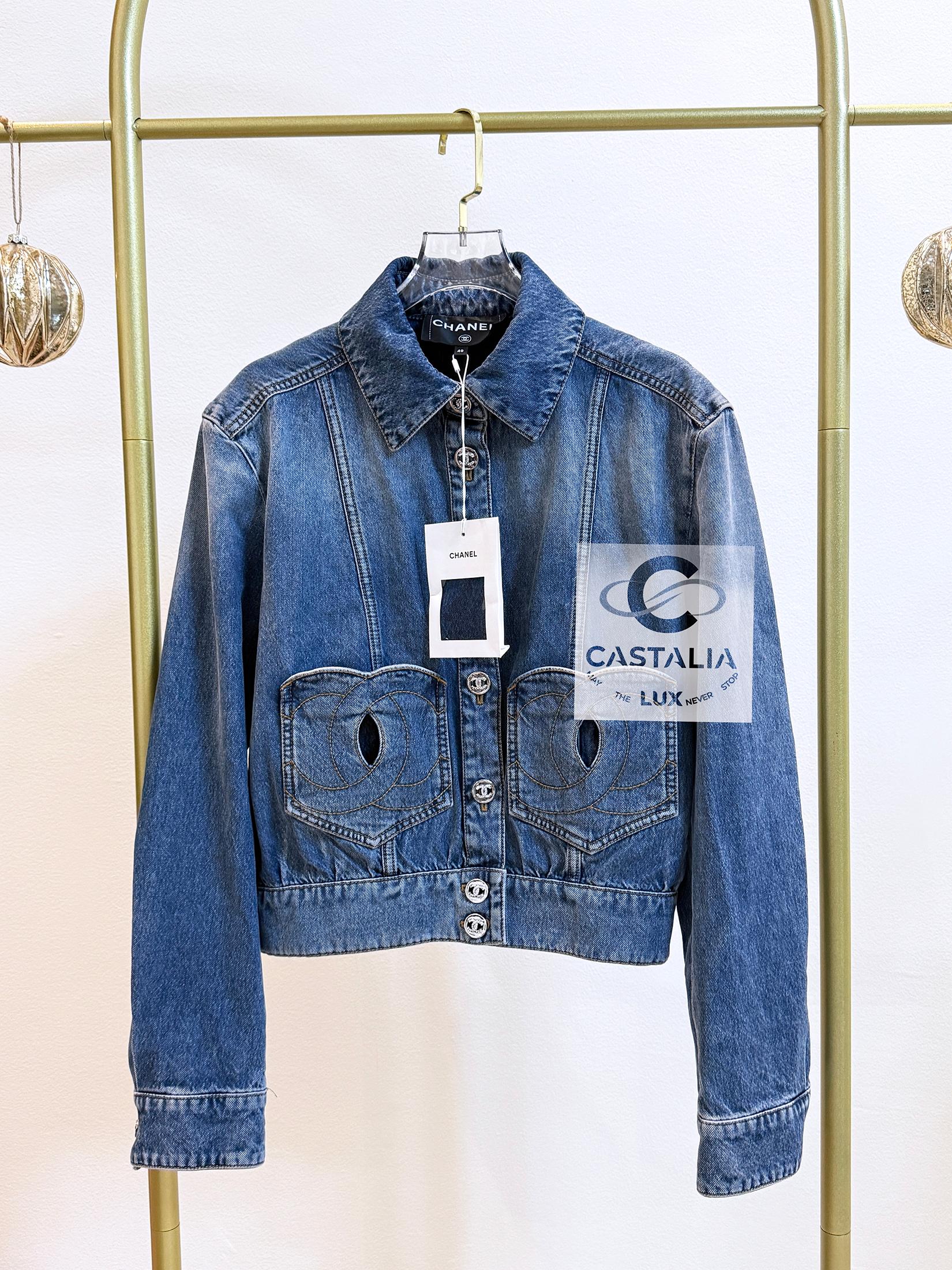 Chanel New 2024 Spring CC Heart Logo Denim Jacket 40 FR For Sale 5
