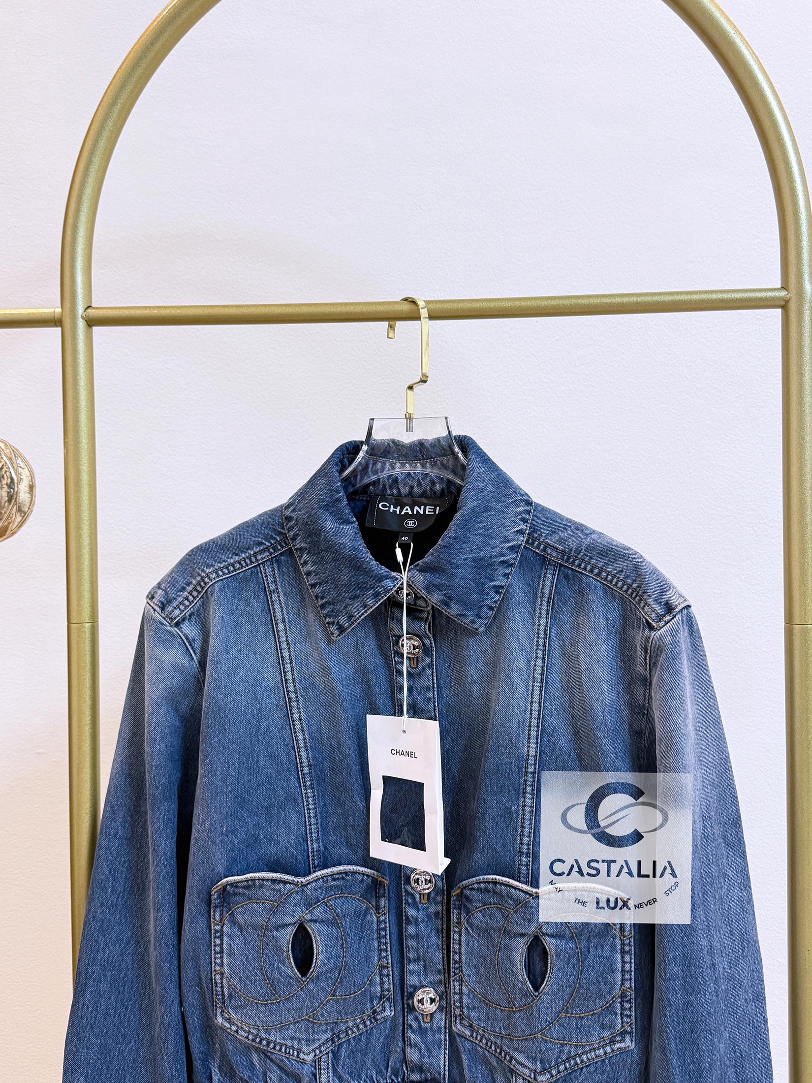Chanel New 2024 Spring CC Heart Logo Denim Jacket 40 FR For Sale 6