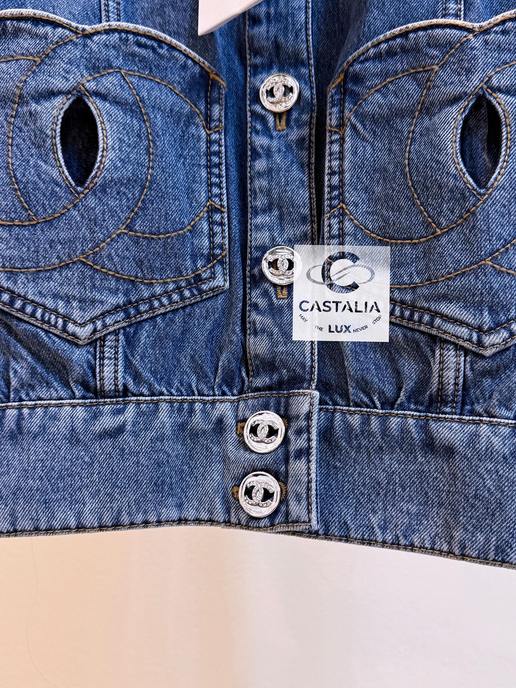 Chanel New 2024 Spring CC Heart Logo Denim Jacket 40 FR For Sale 8