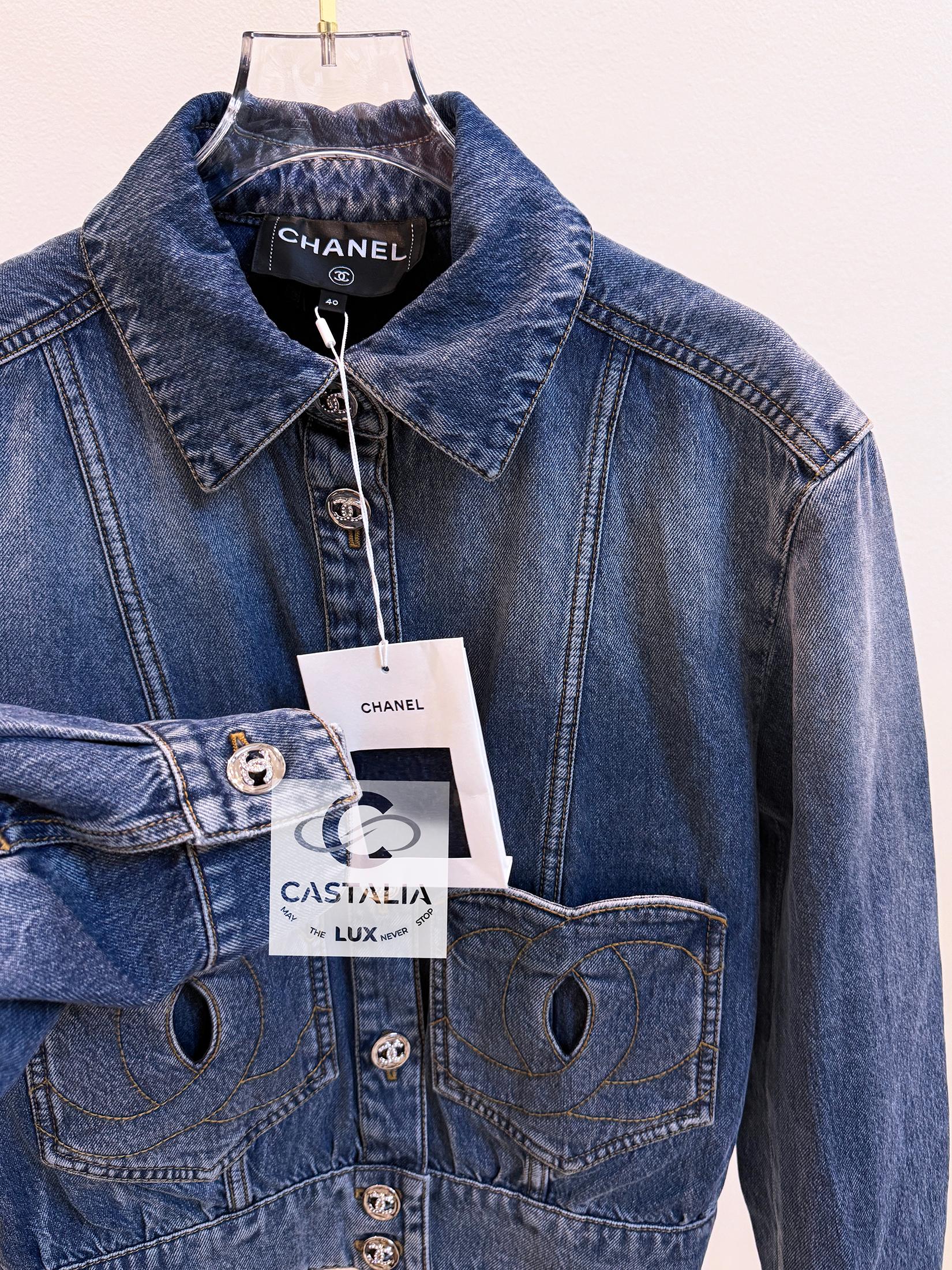 Chanel New 2024 Spring CC Heart Logo Denim Jacket 40 FR For Sale 15