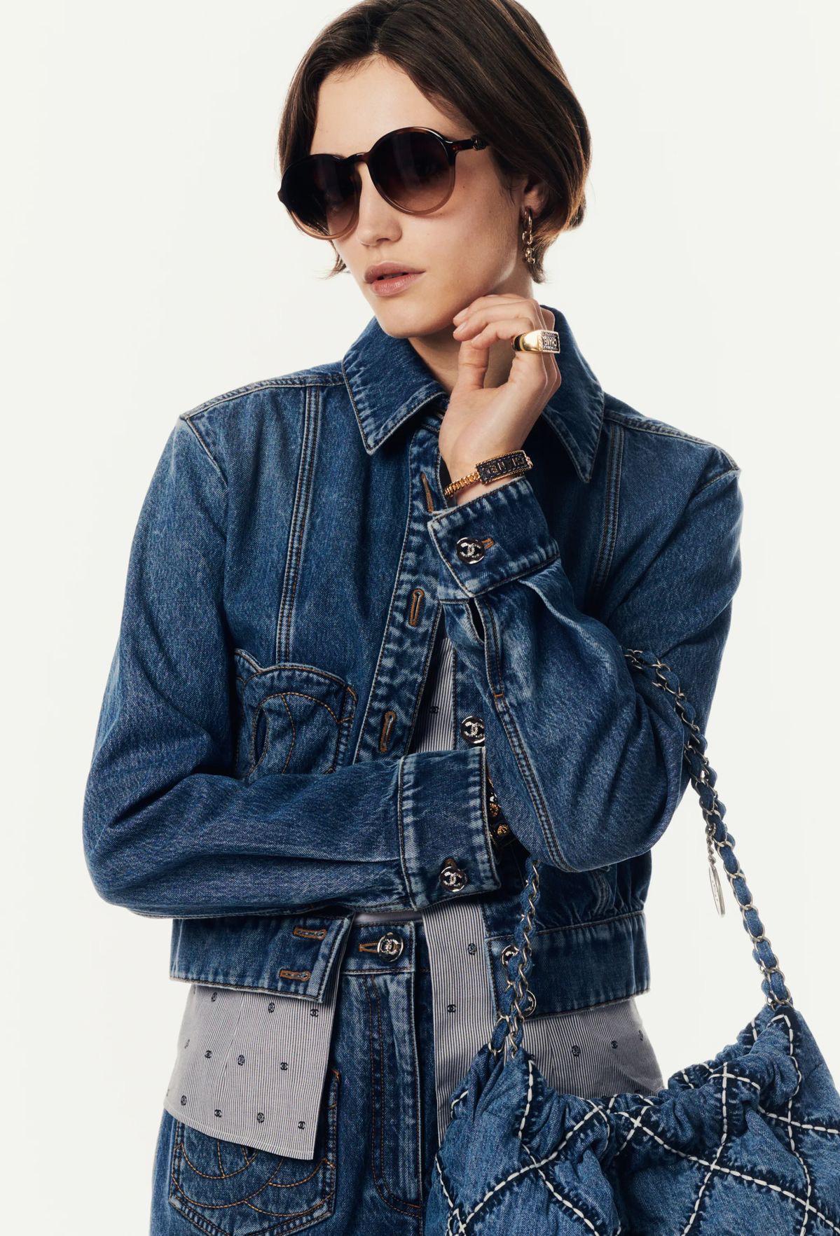 Chanel New 2024 Spring CC Heart Logo Denim Jacket 40 FR In New Condition For Sale In Dubai, AE
