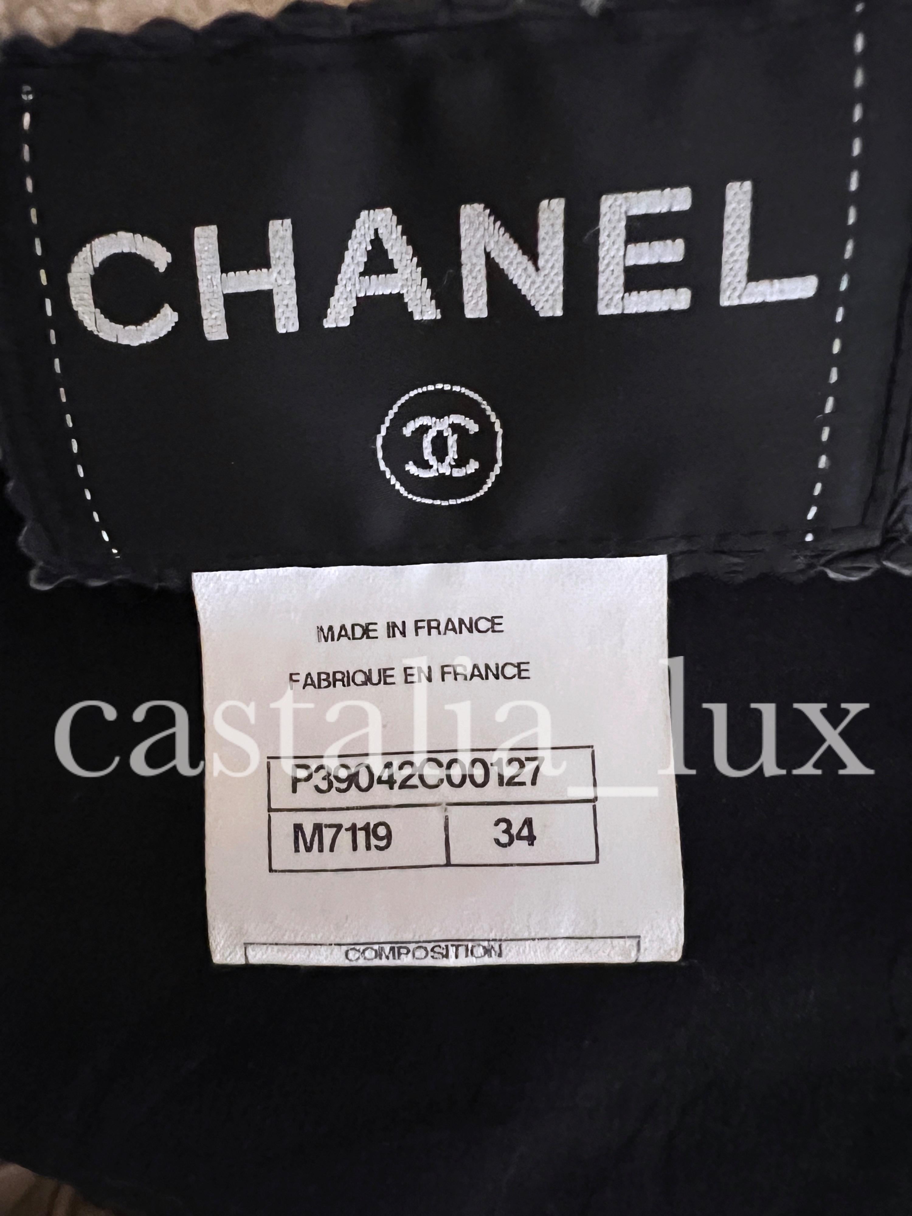 Veste Chanel 2.55 noire en peau de mouton en vente 6