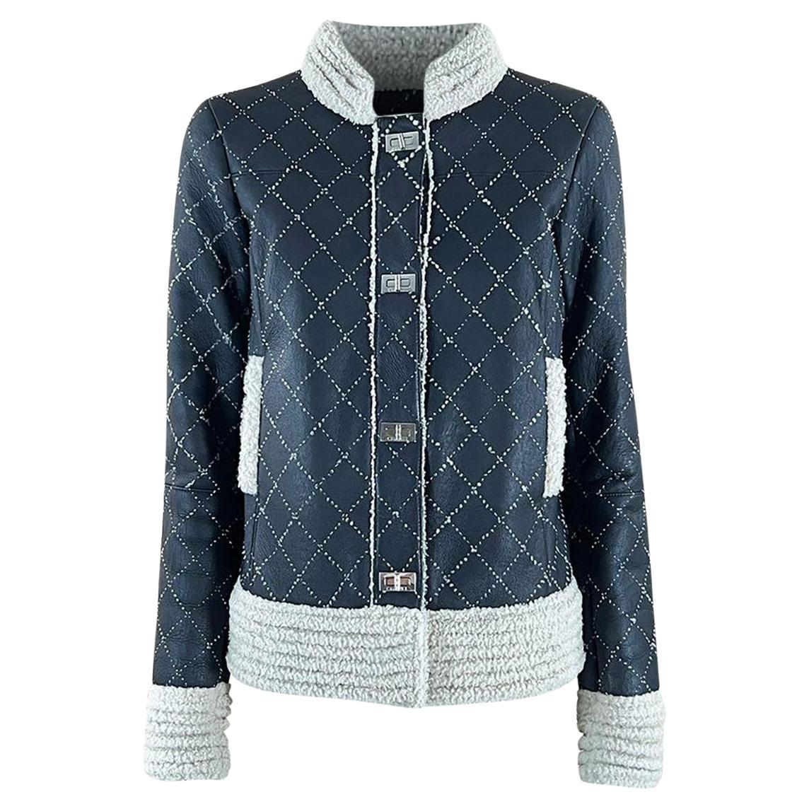 Veste Chanel 2.55 noire en peau de mouton en vente