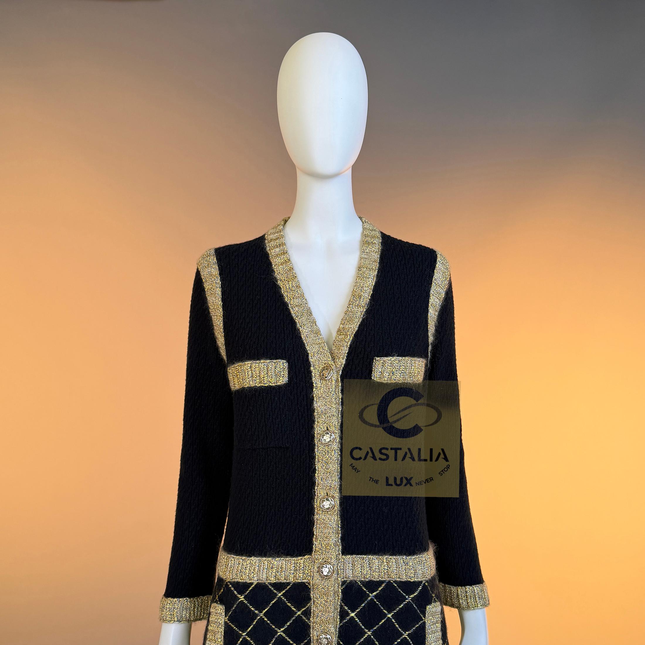 CHANEL Neu 9K$ Ikonische Coco Brasserie Gesteppte Jacke Kleid 38 FR im Angebot 6