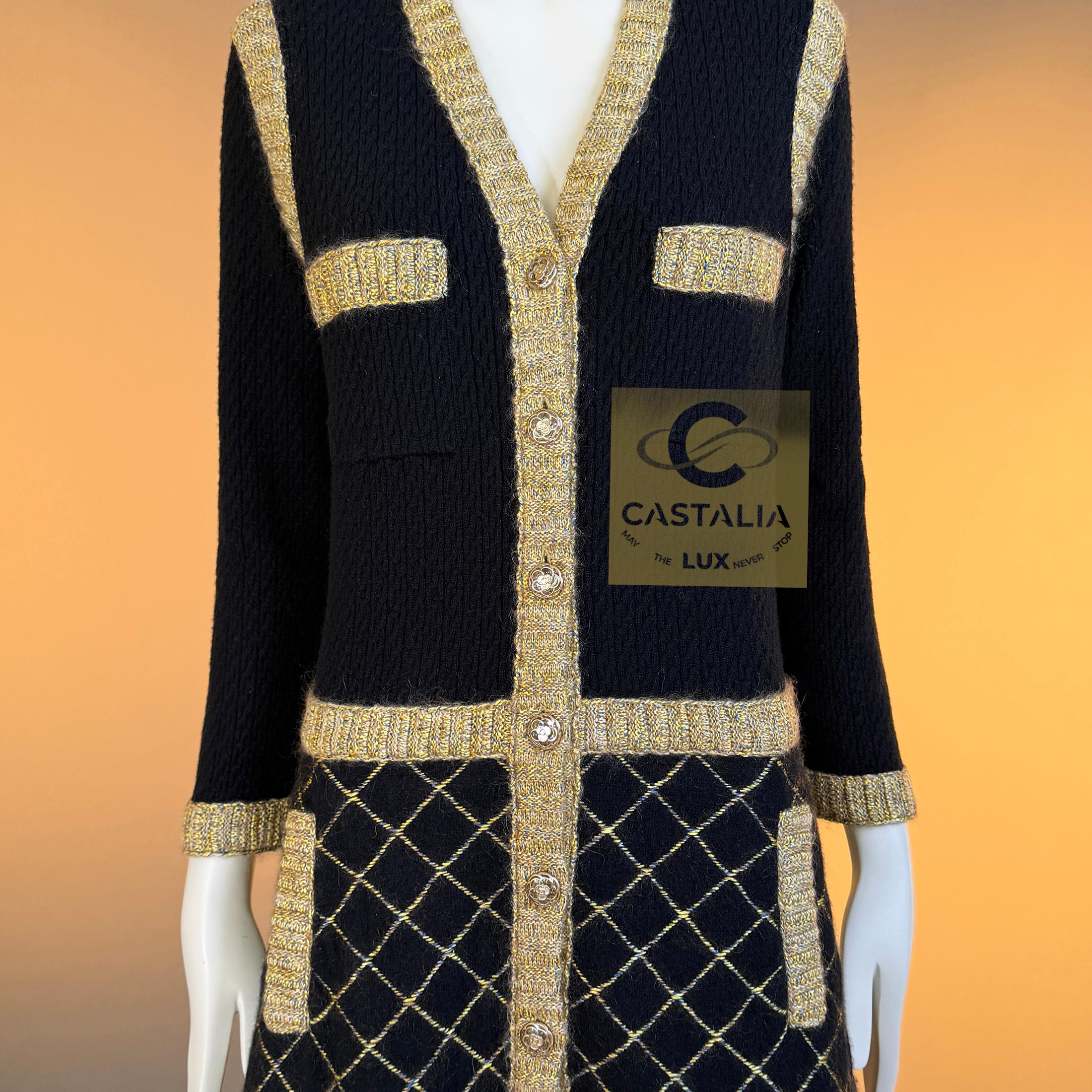 CHANEL Neu 9K$ Ikonische Coco Brasserie Gesteppte Jacke Kleid 38 FR im Angebot 7