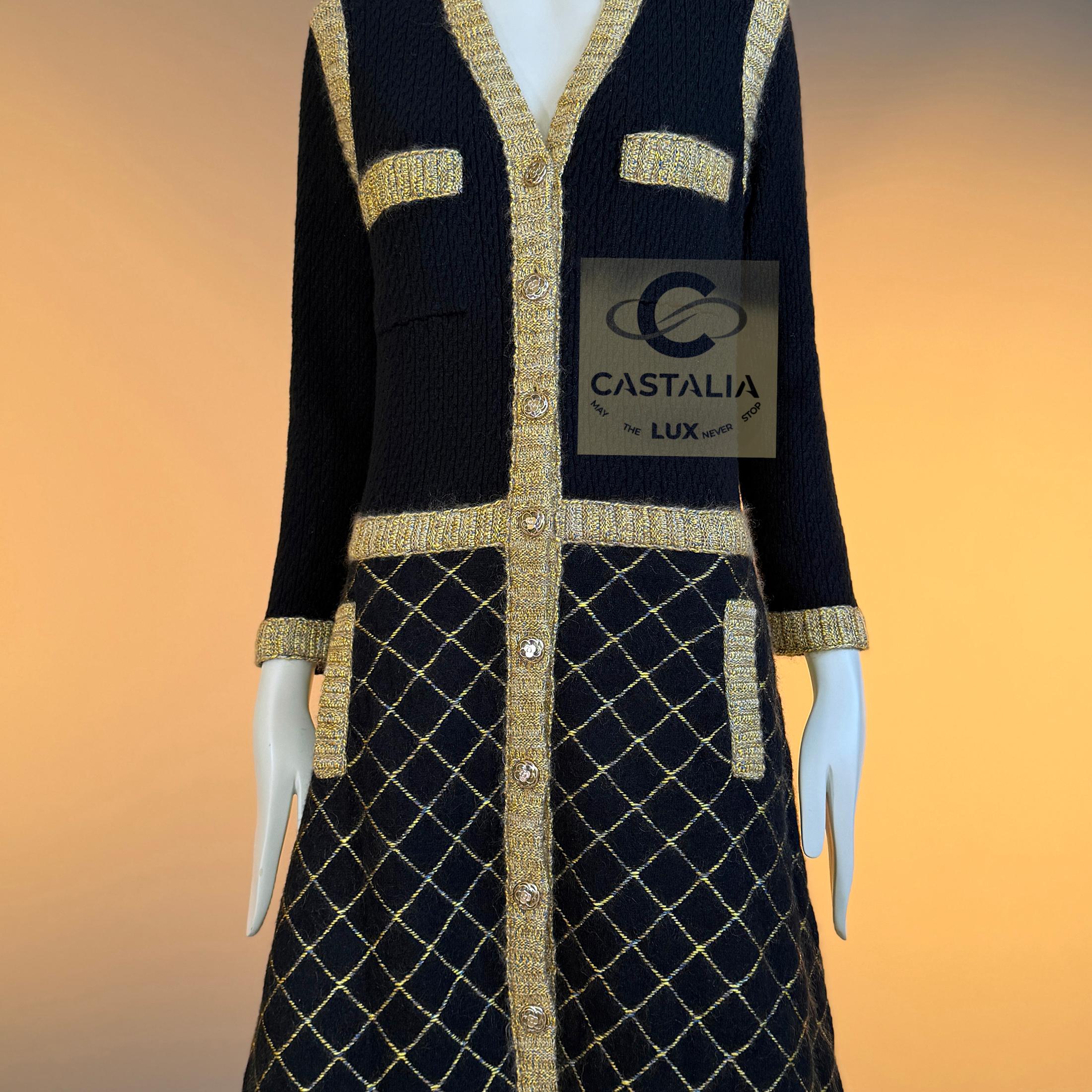 CHANEL Neu 9K$ Ikonische Coco Brasserie Gesteppte Jacke Kleid 38 FR im Angebot 10