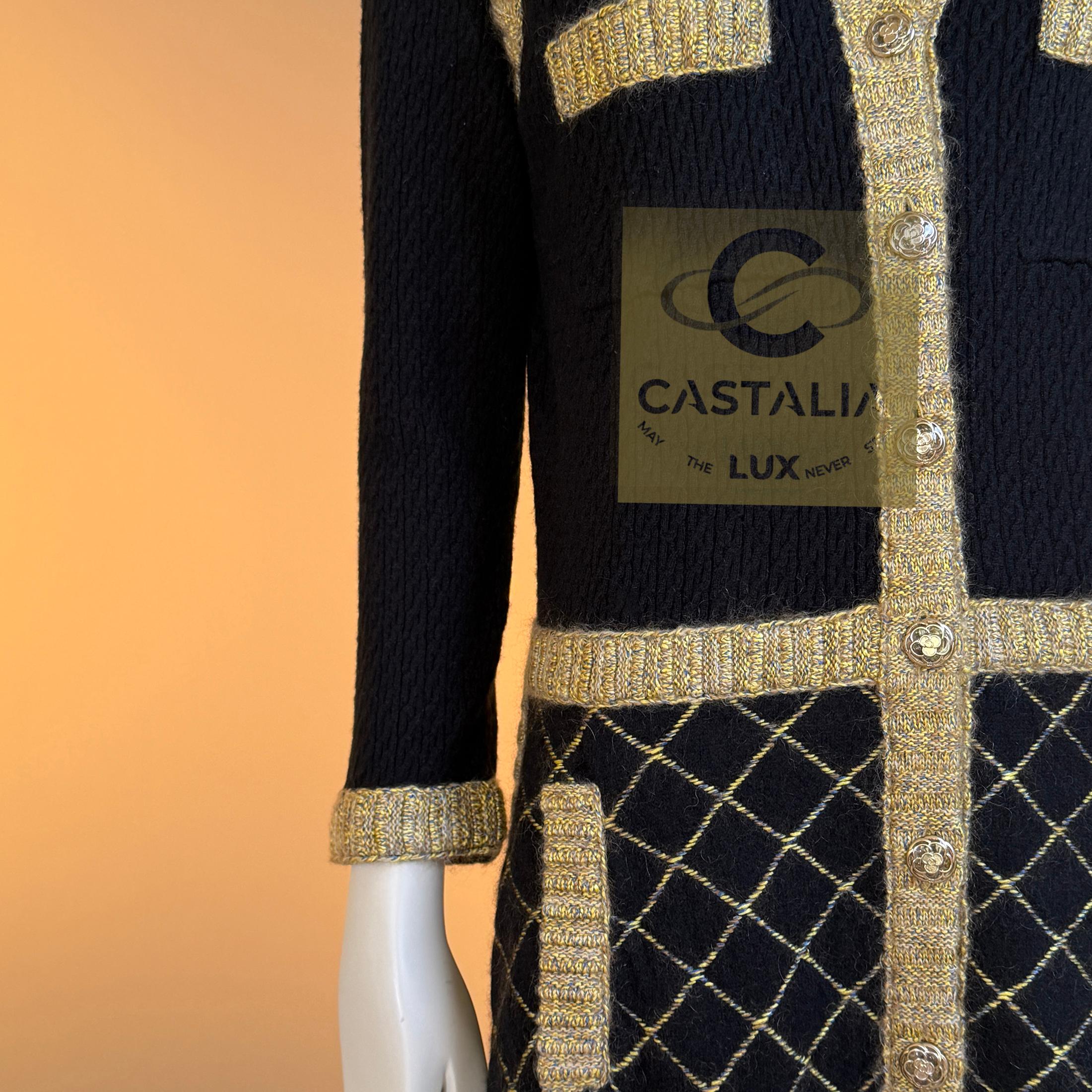 CHANEL Neu 9K$ Ikonische Coco Brasserie Gesteppte Jacke Kleid 38 FR im Angebot 12