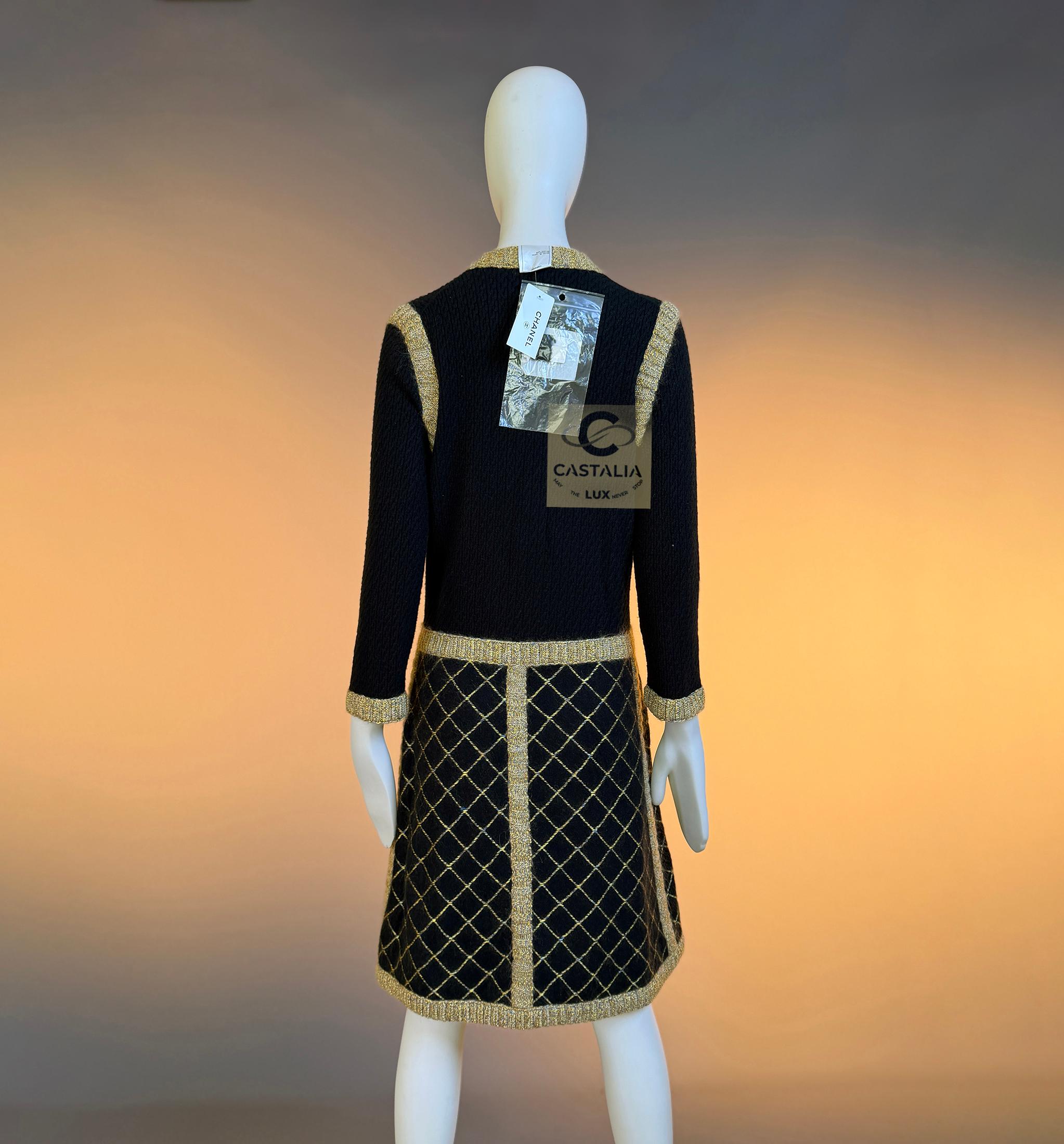 CHANEL Neu 9K$ Ikonische Coco Brasserie Gesteppte Jacke Kleid 38 FR im Angebot 13