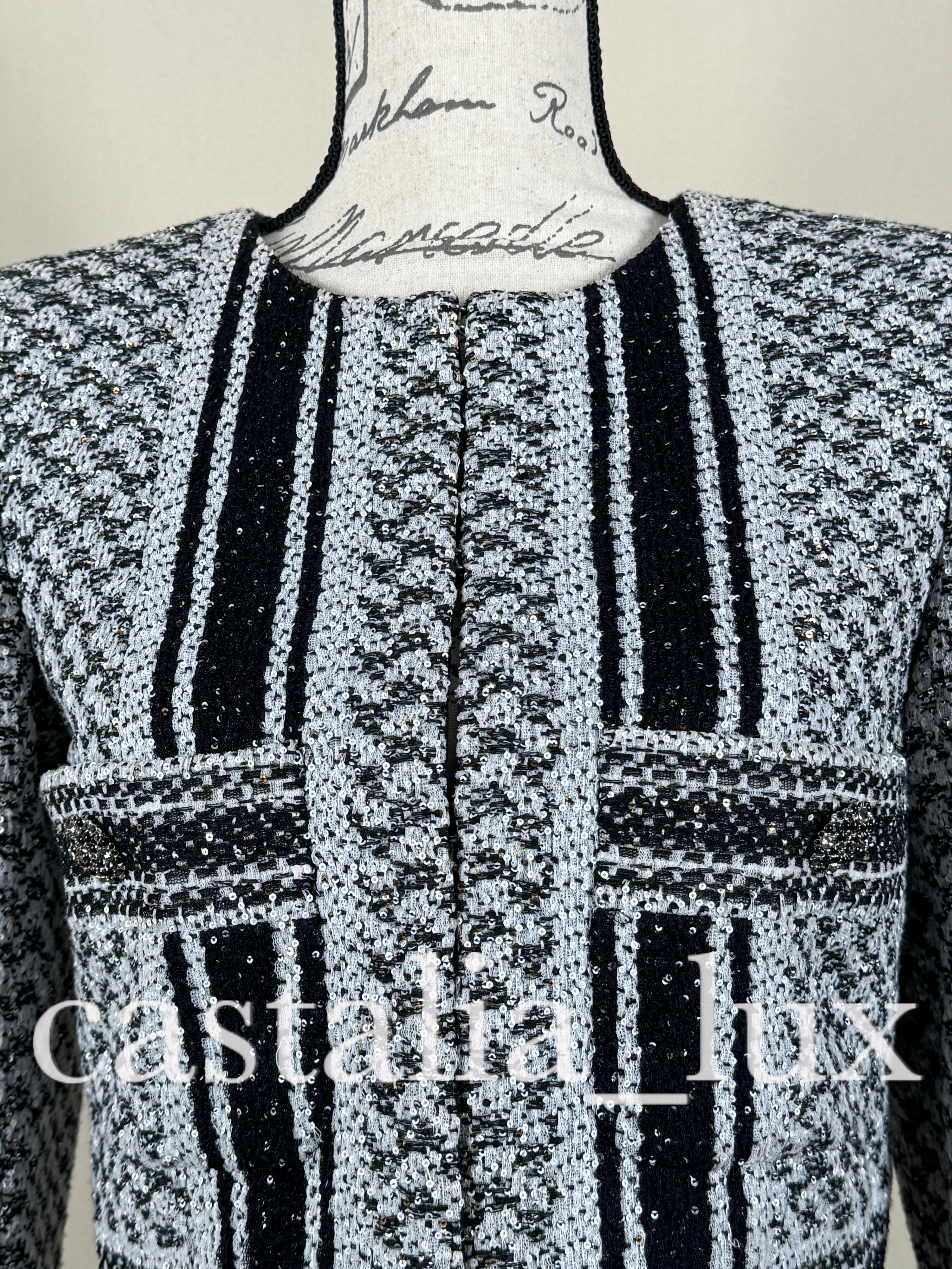 Chanel New 9K Iconic Gigi Hadid Style Tweed Jacket For Sale 8