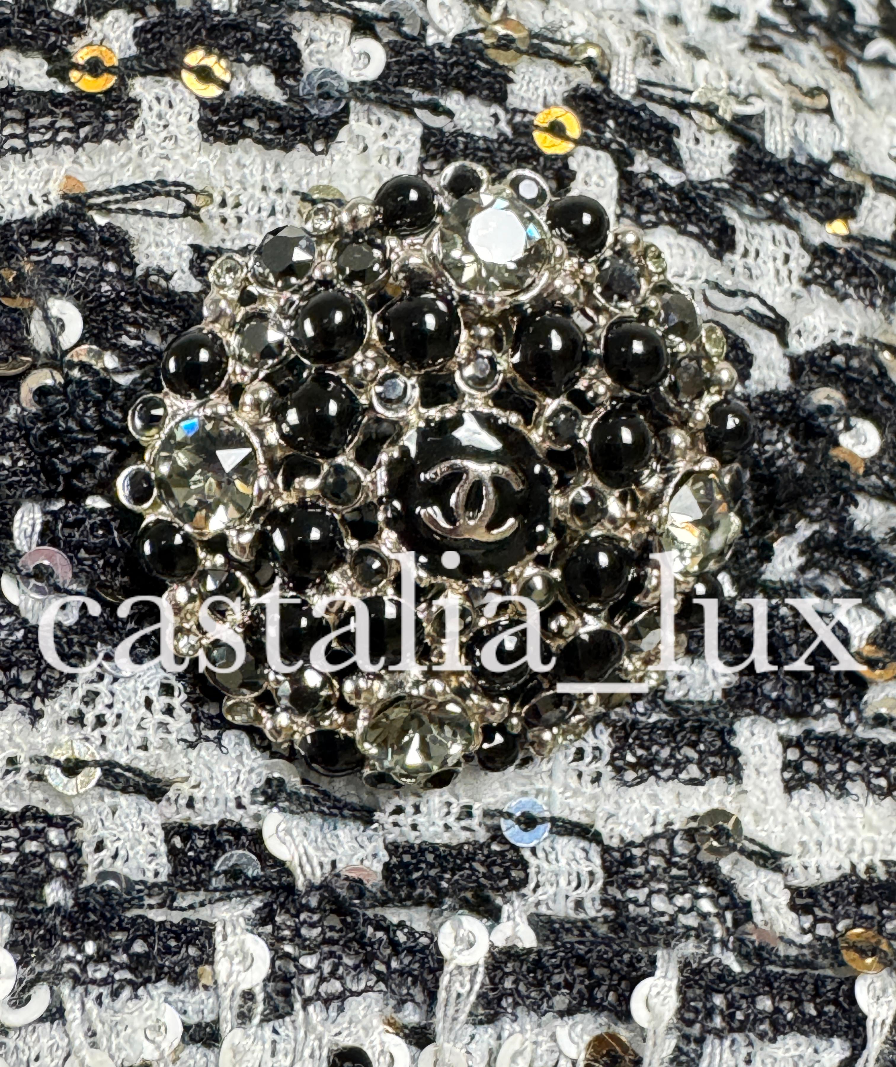 Chanel New 9K Iconic Gigi Hadid Style Tweed Jacket For Sale 9