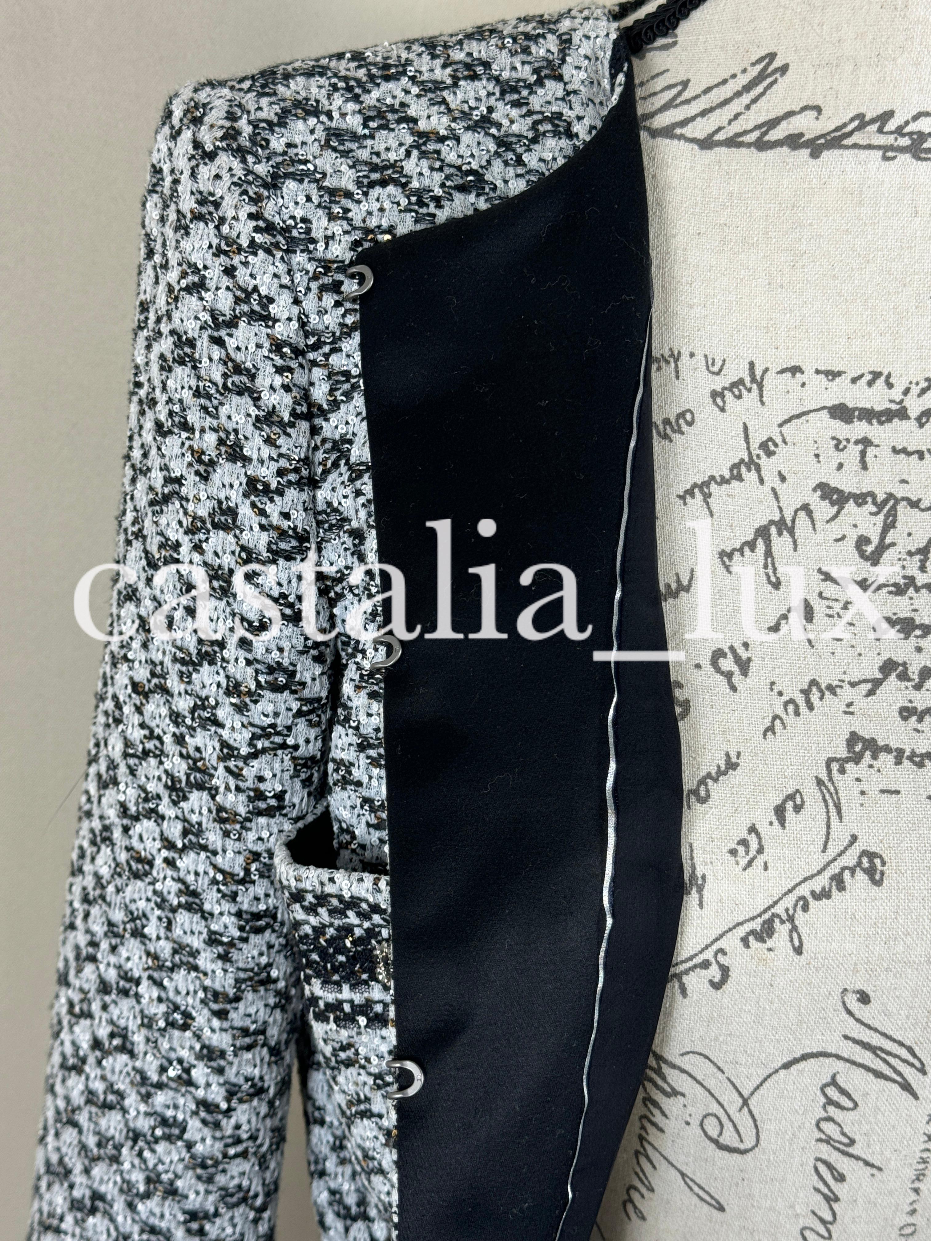 Chanel New 9K Iconic Gigi Hadid Style Tweed Jacket For Sale 14