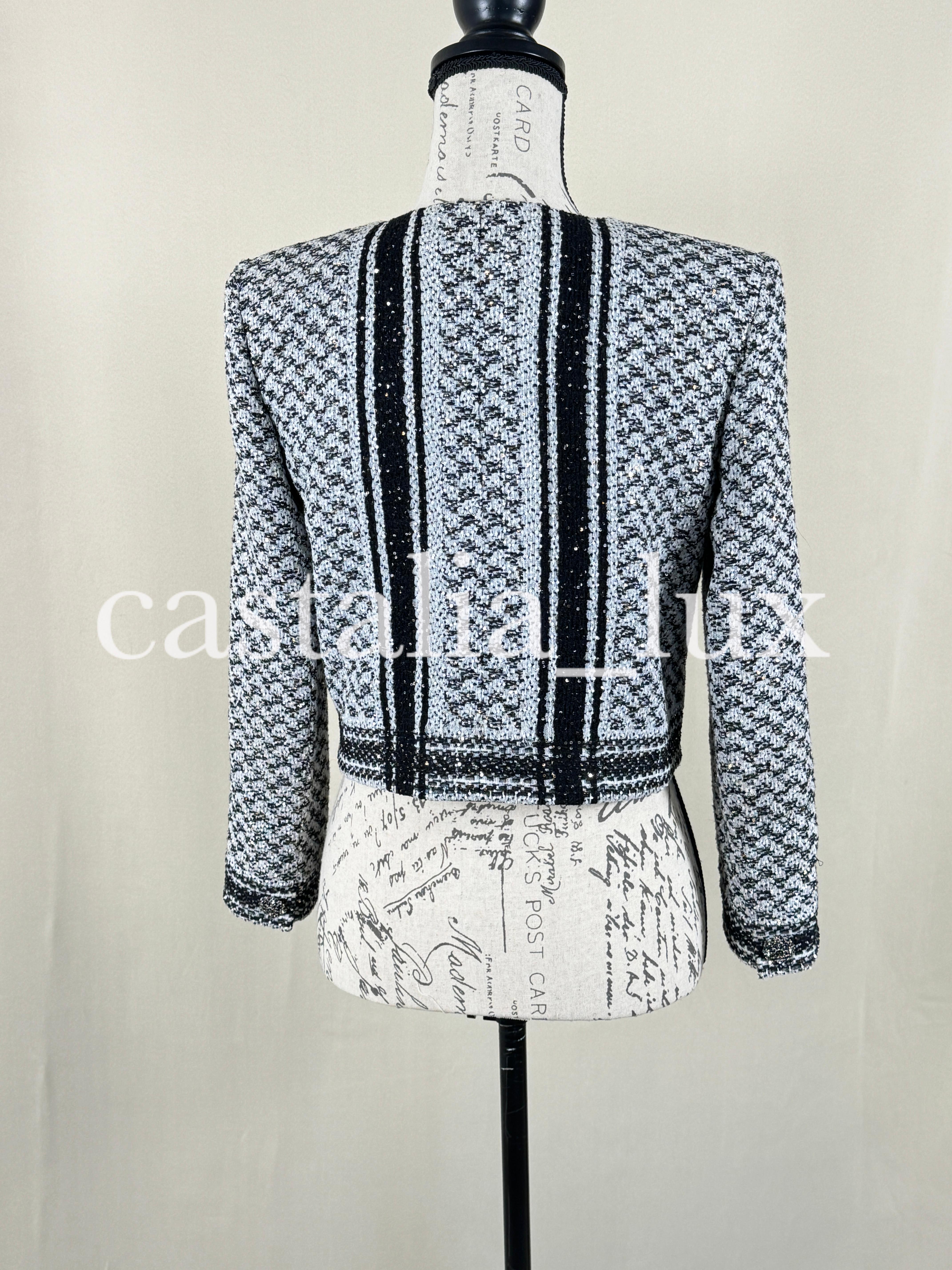 Chanel New 9K Iconic Gigi Hadid Style Tweed Jacket For Sale 15