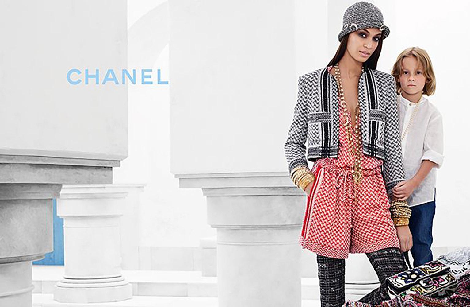 Chanel New 9K Iconic Gigi Hadid Style Tweed Jacket For Sale 1