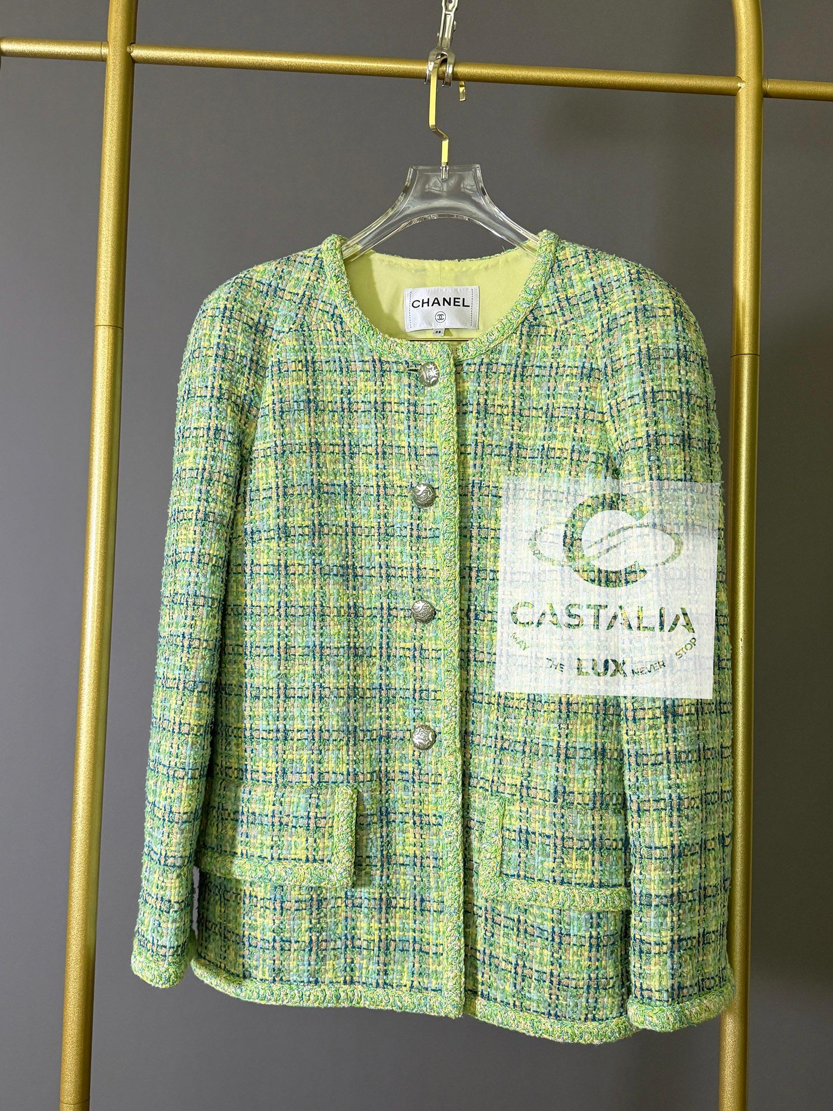 Chanel Neue Werbekampagne Limonengrüne Tweed-Jacke 38 FR im Angebot 8