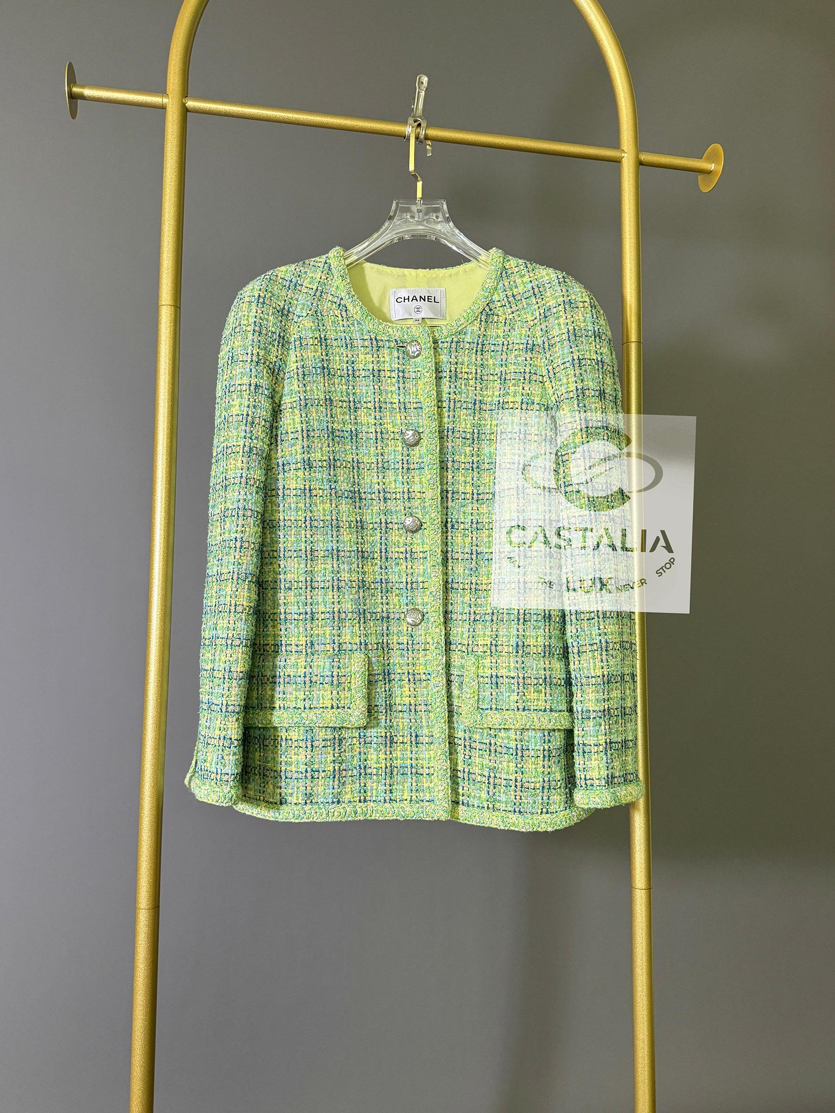Chanel Neue Werbekampagne Limonengrüne Tweed-Jacke 38 FR im Angebot 2