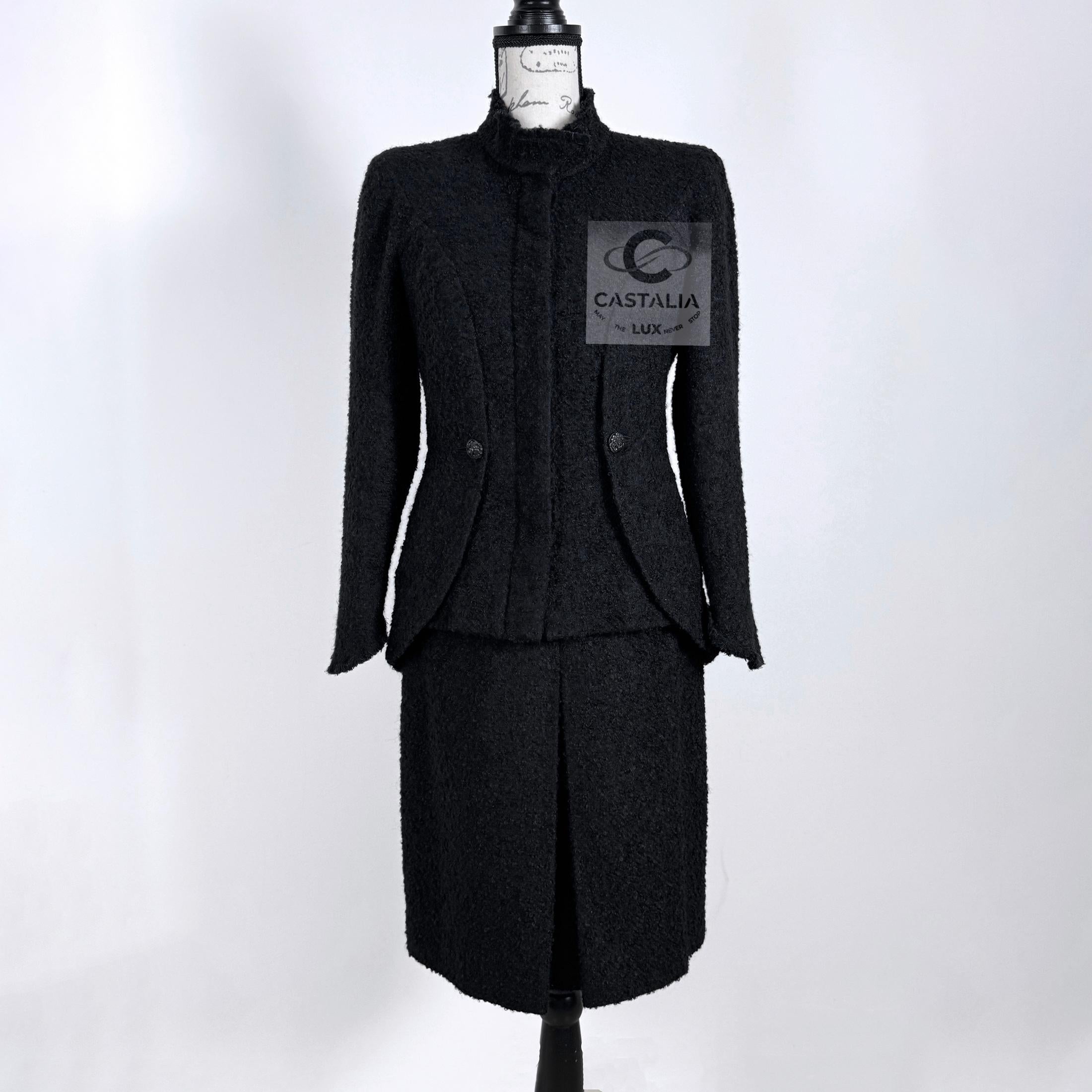 Chanel New Architectural Black Boucle Tweed Jacket 40 FR Neuf - En vente à Dubai, AE