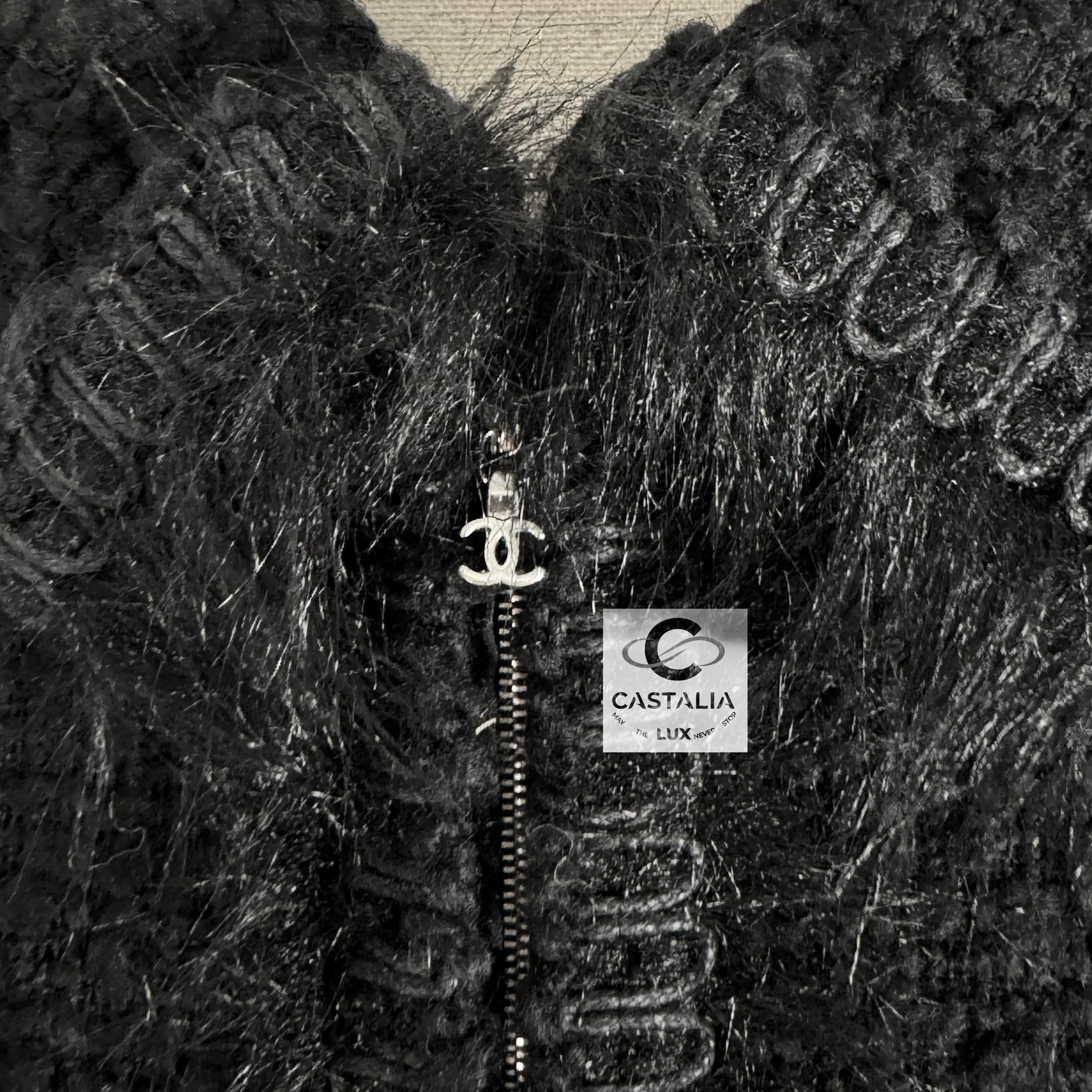 Chanel New Arctic Collection Giacca di tweed nero 38 FR 3