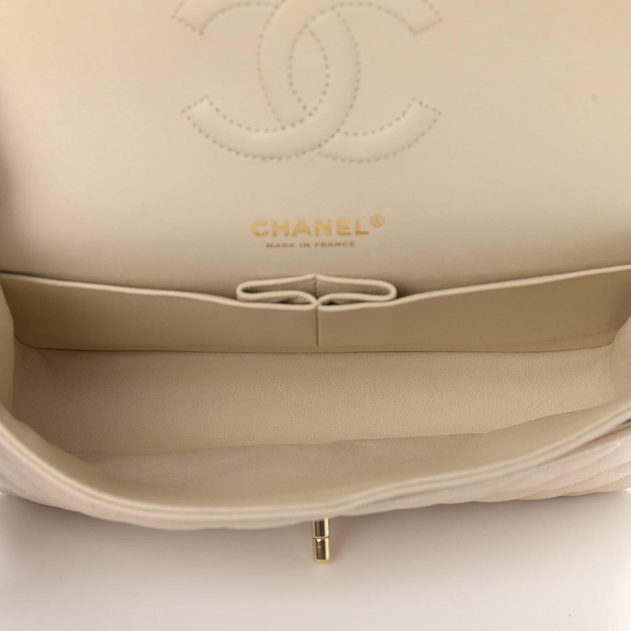 chanel medium classic flap