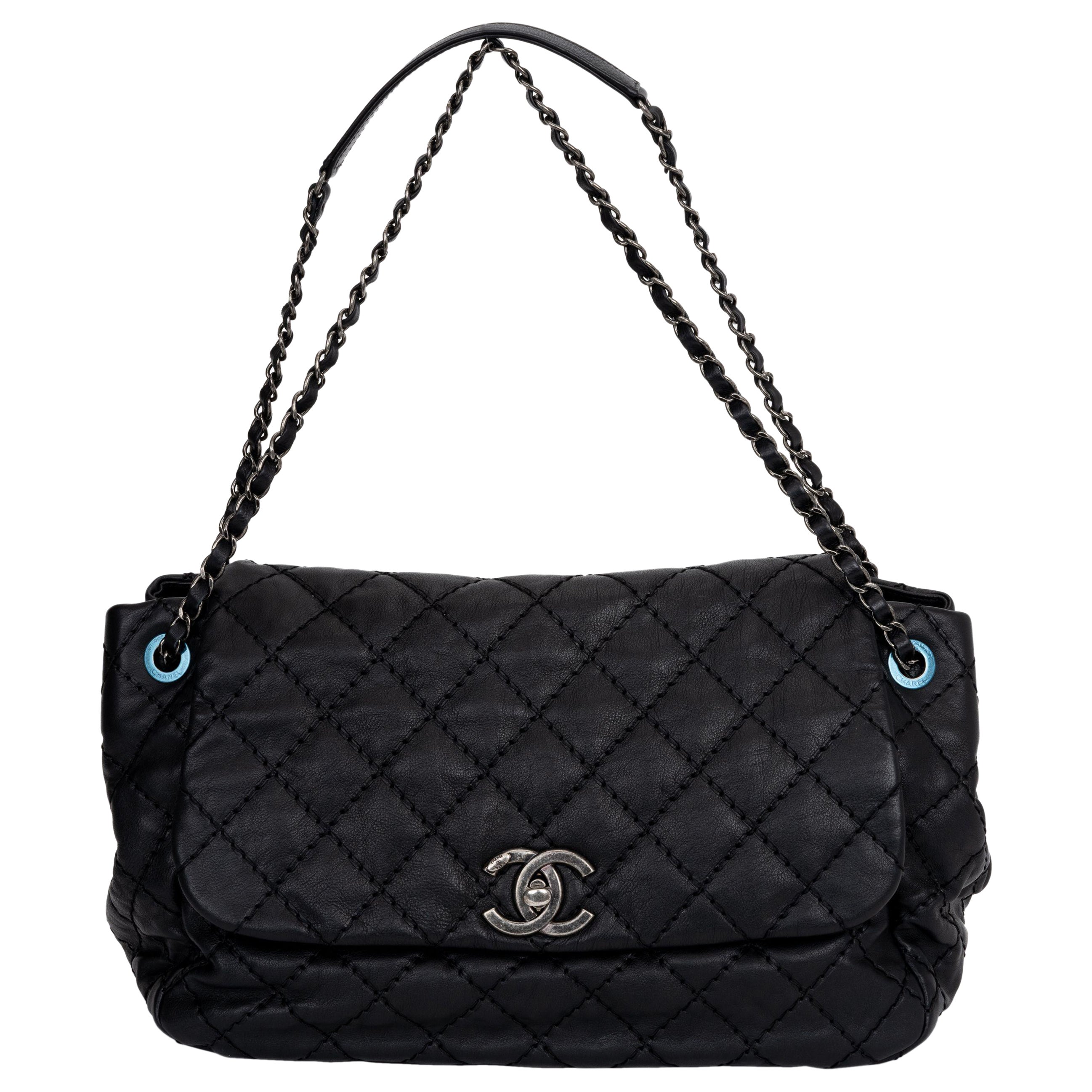 Chanel Neue Schwarze Klappentasche aus Kalbsleder