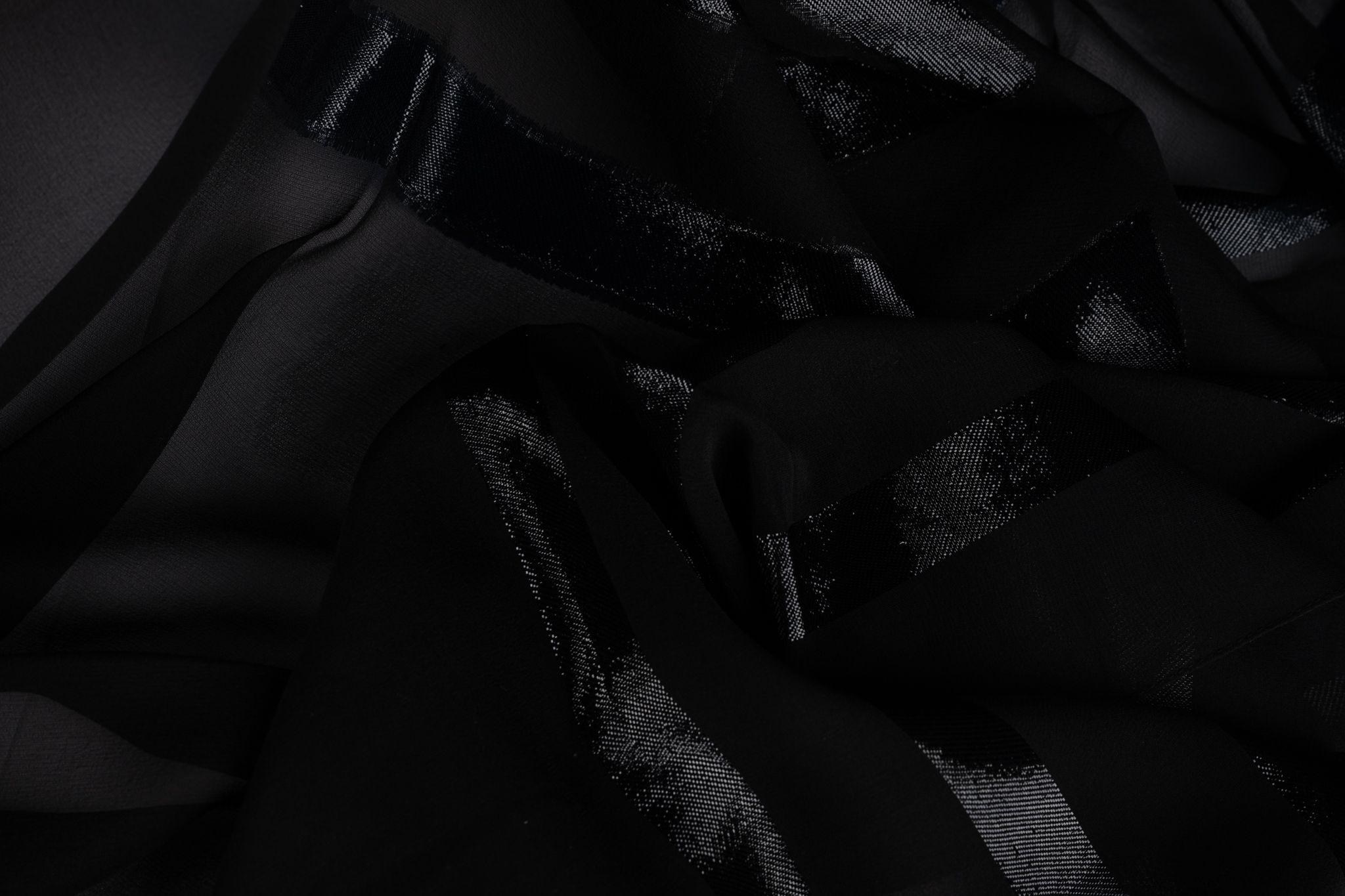 Chanel Nuevo  Chal de seda negro con logotipo CC Negro en venta