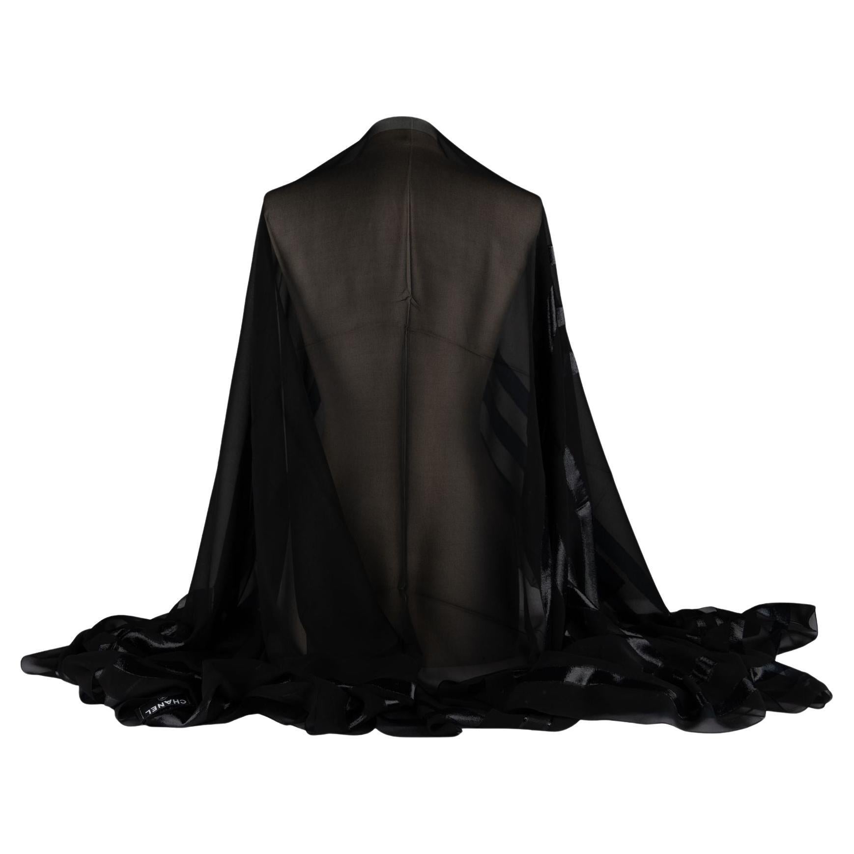 Chanel Nuevo Chal de seda negro con logotipo CC
