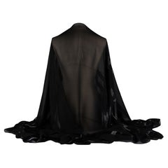 Chanel New Scialle di seta nero con logo CC