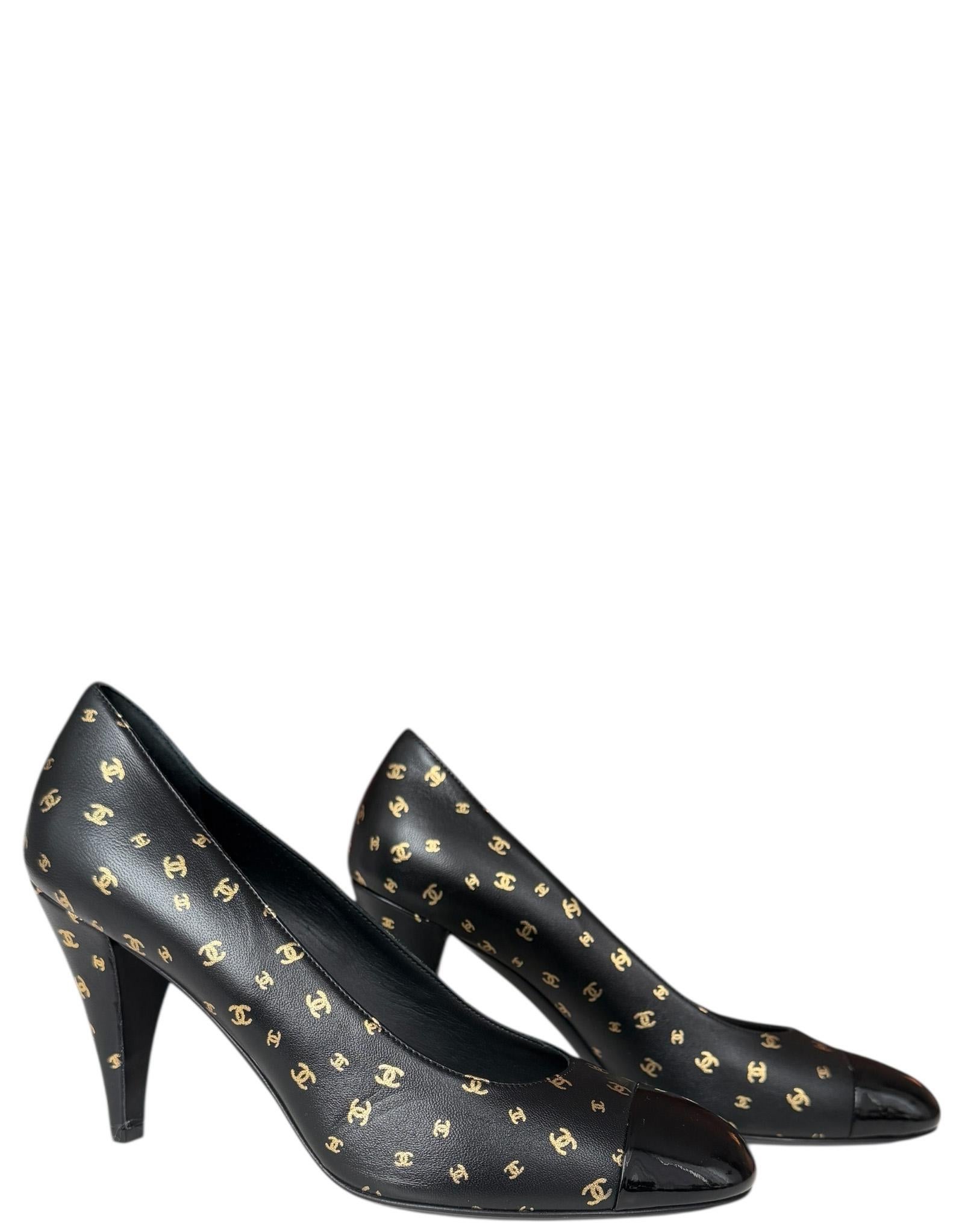 Chanel NUEVO Bombas de tacón alto con estampado CC negro sz 39.5 Negro en venta