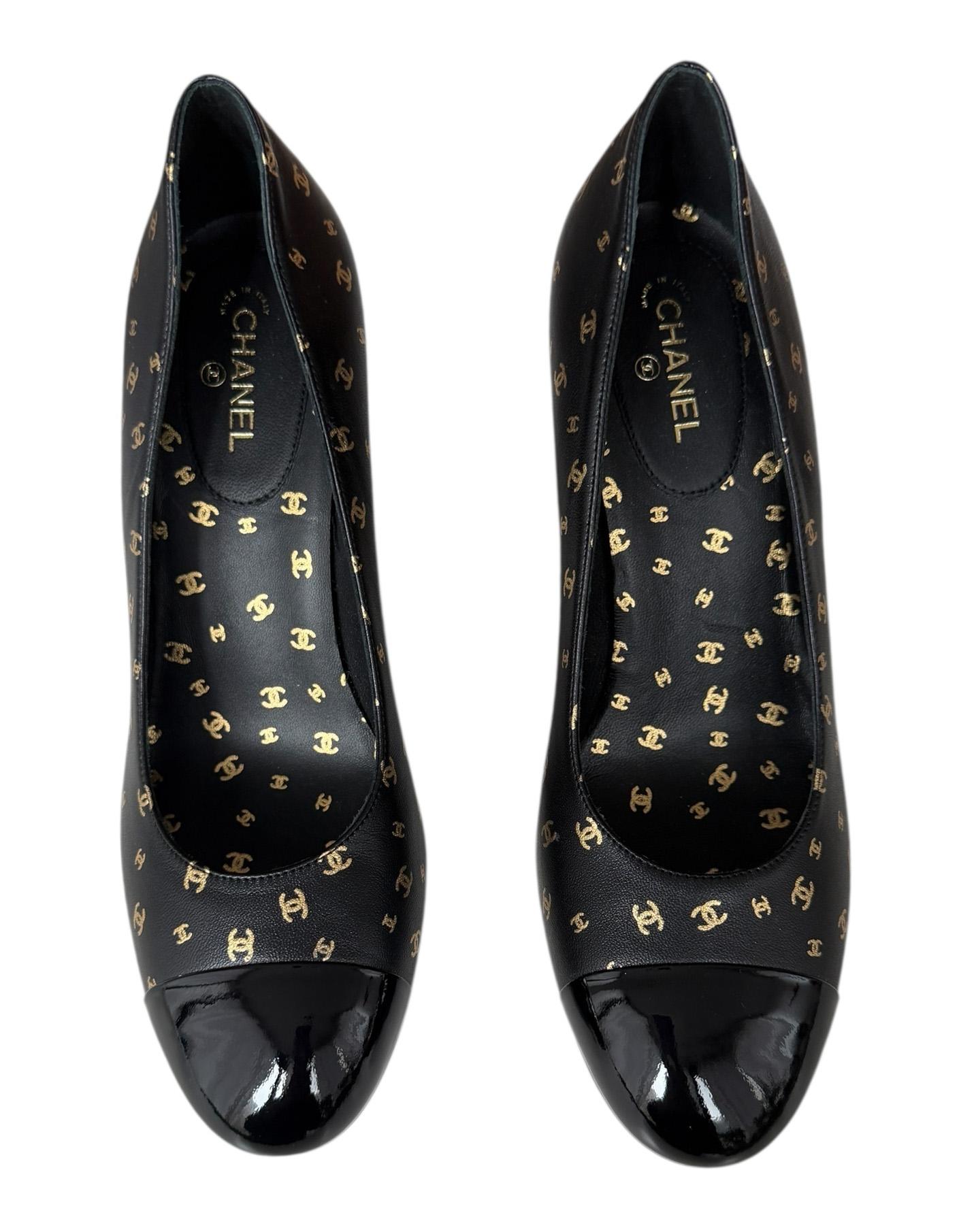Femenino o masculino Chanel NUEVO Bombas de tacón alto con estampado CC negro sz 39.5 en venta
