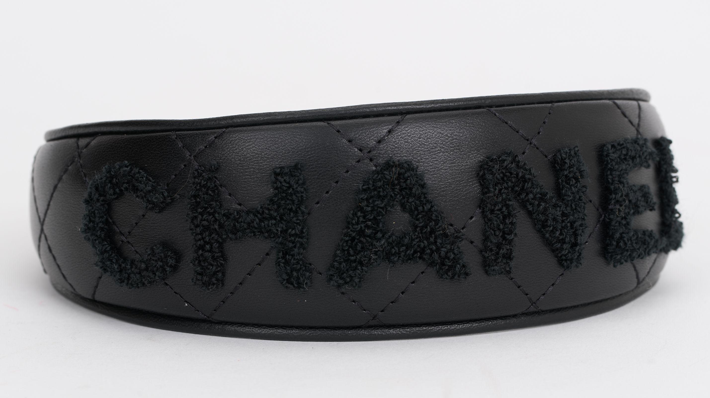 Beige Chanel New Black Leather Headband (Bandeau en cuir noir) en vente