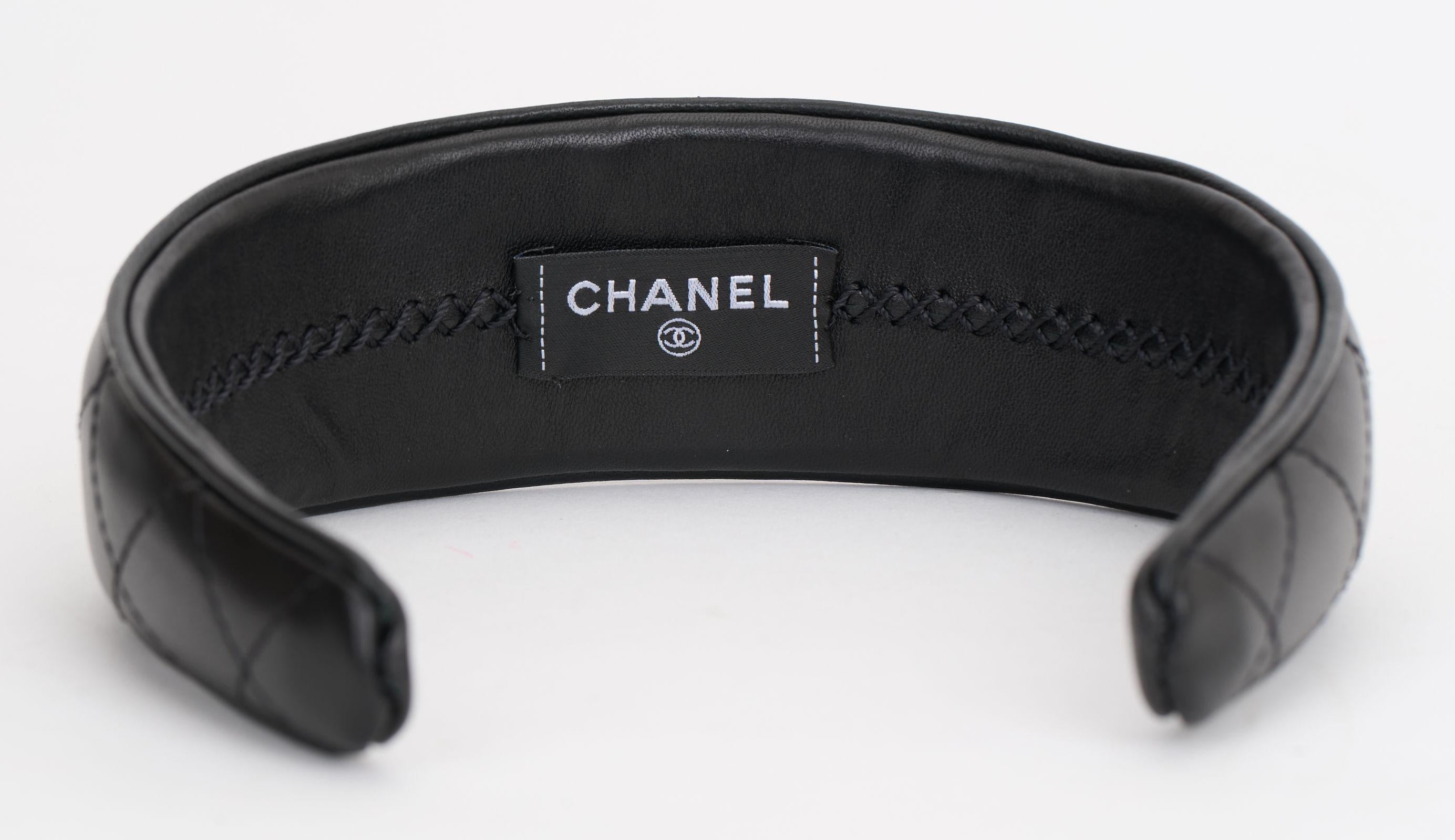 Chanel New Black Leather Headband (Bandeau en cuir noir) Neuf - En vente à West Hollywood, CA