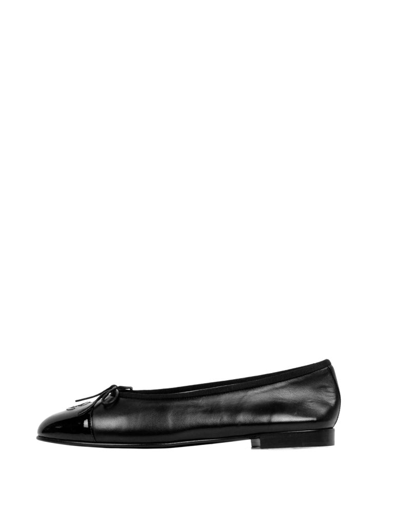 Chanel NEW Black Leather/Patent Cap Toe CC Ballet Flats sz 38 For Sale ...