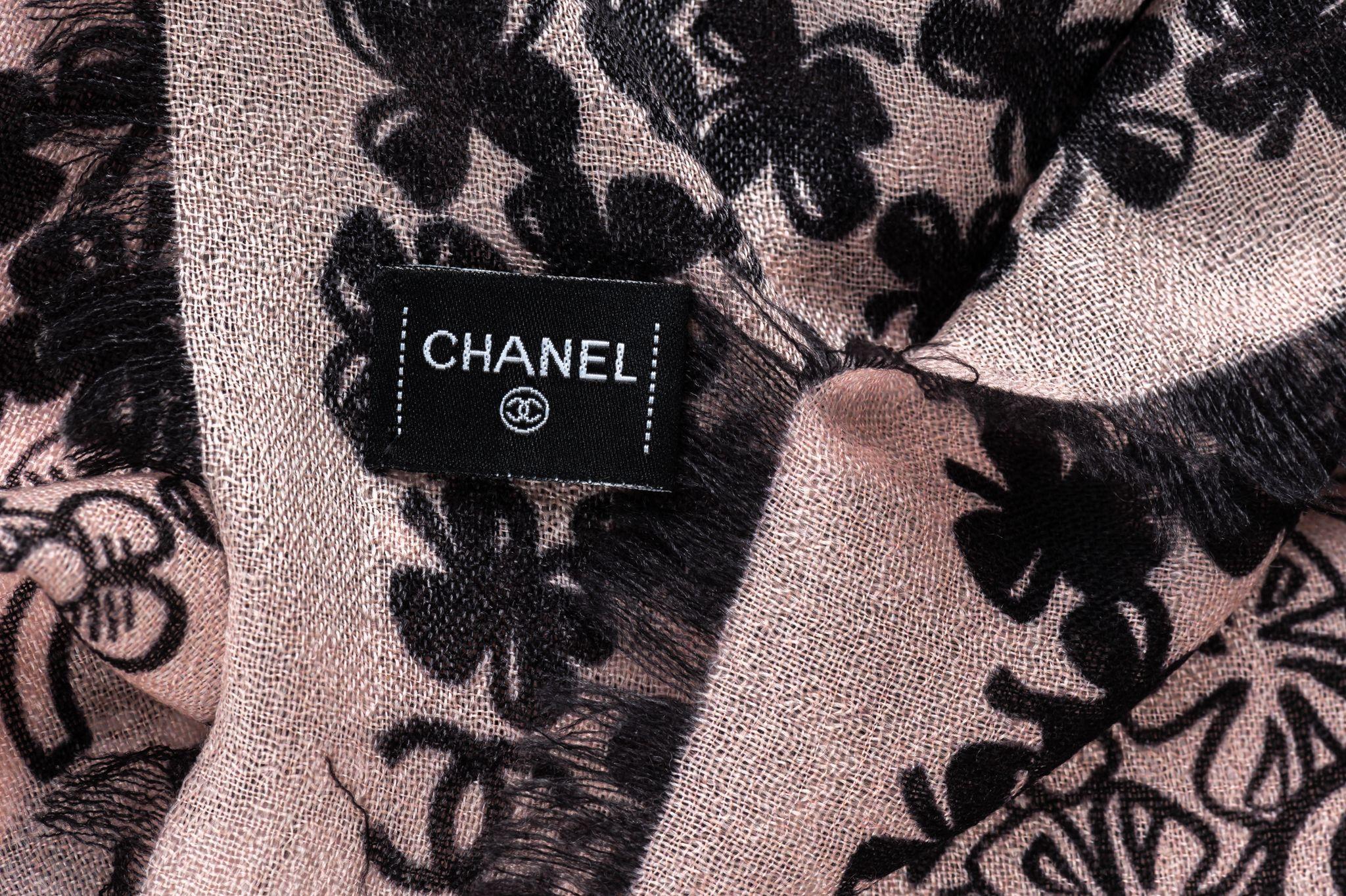 Chanel neuer schwarzer rosa Kaschmirschal. Klee- und Multilogo-Design. Pflegeetikett angebracht.