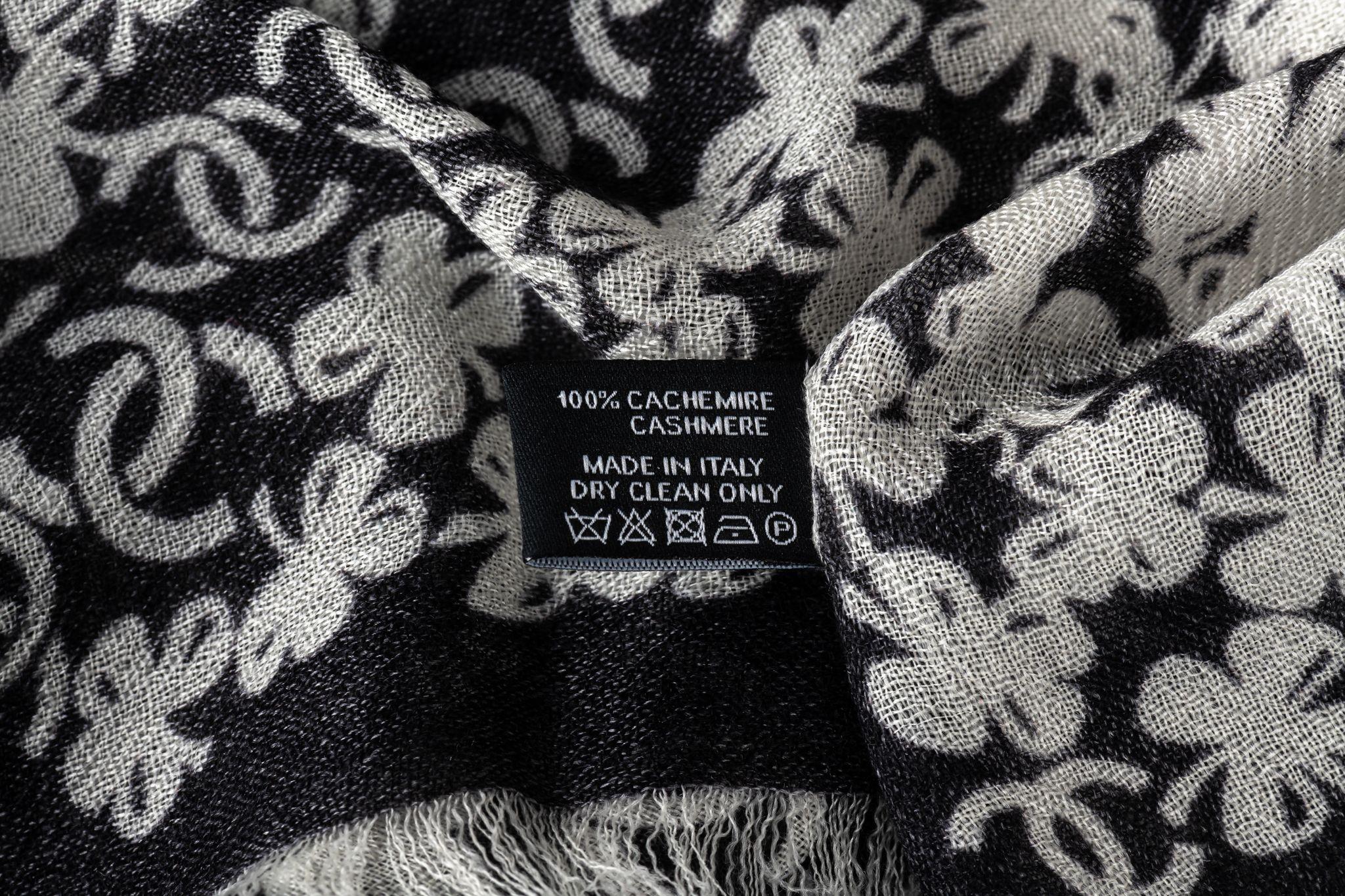 Chanel New Black White Cashmere Shawl In New Condition For Sale In West Hollywood, CA