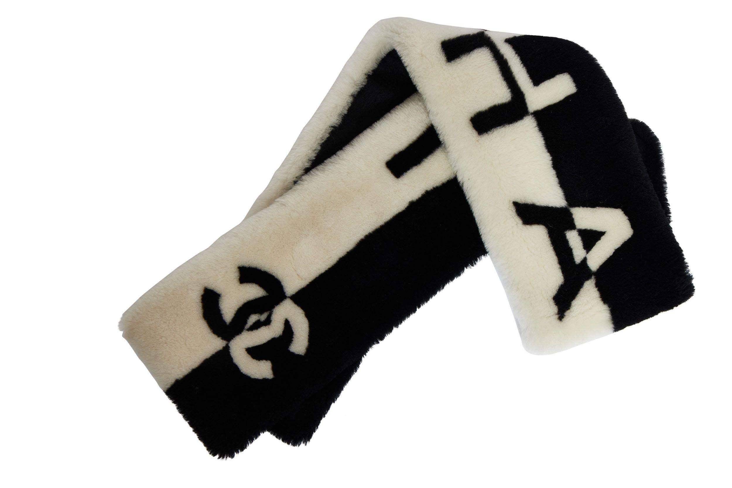 Chanel New Black/White Sheepskin Scarf In New Condition For Sale In West Hollywood, CA