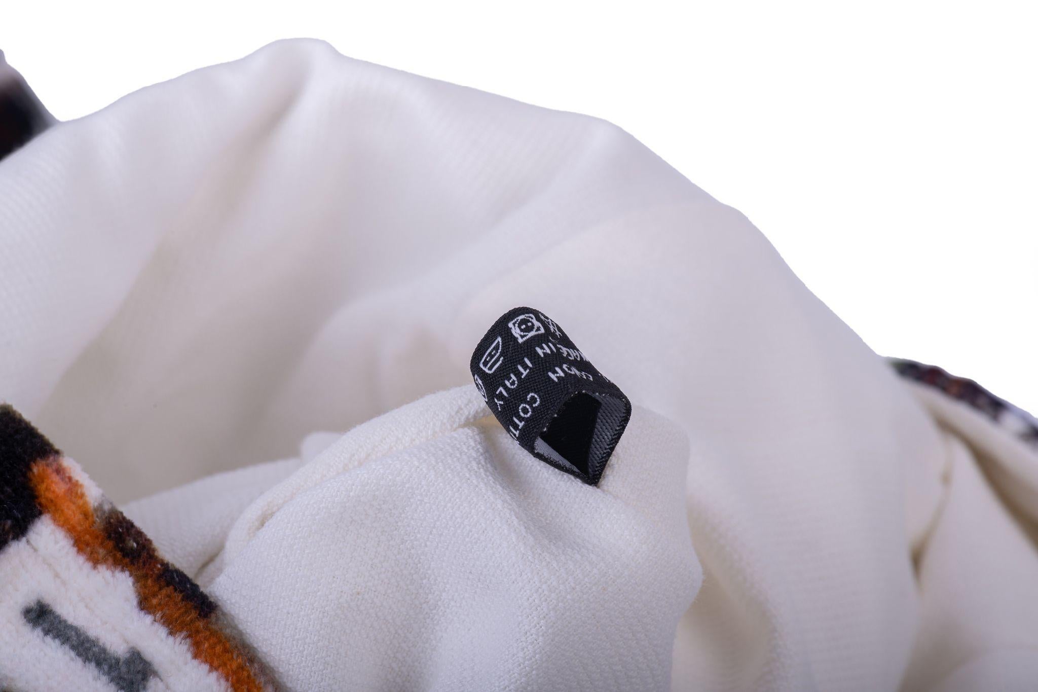 Chanel Neue schwarz-weiße Terry-Stofftasche im Zustand „Neu“ im Angebot in West Hollywood, CA