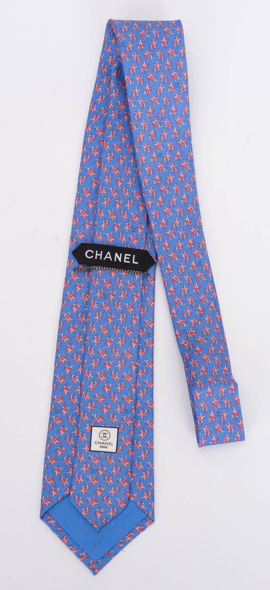 Chanel New Blue Coral Branch Cravate en soie Neuf - En vente à West Hollywood, CA