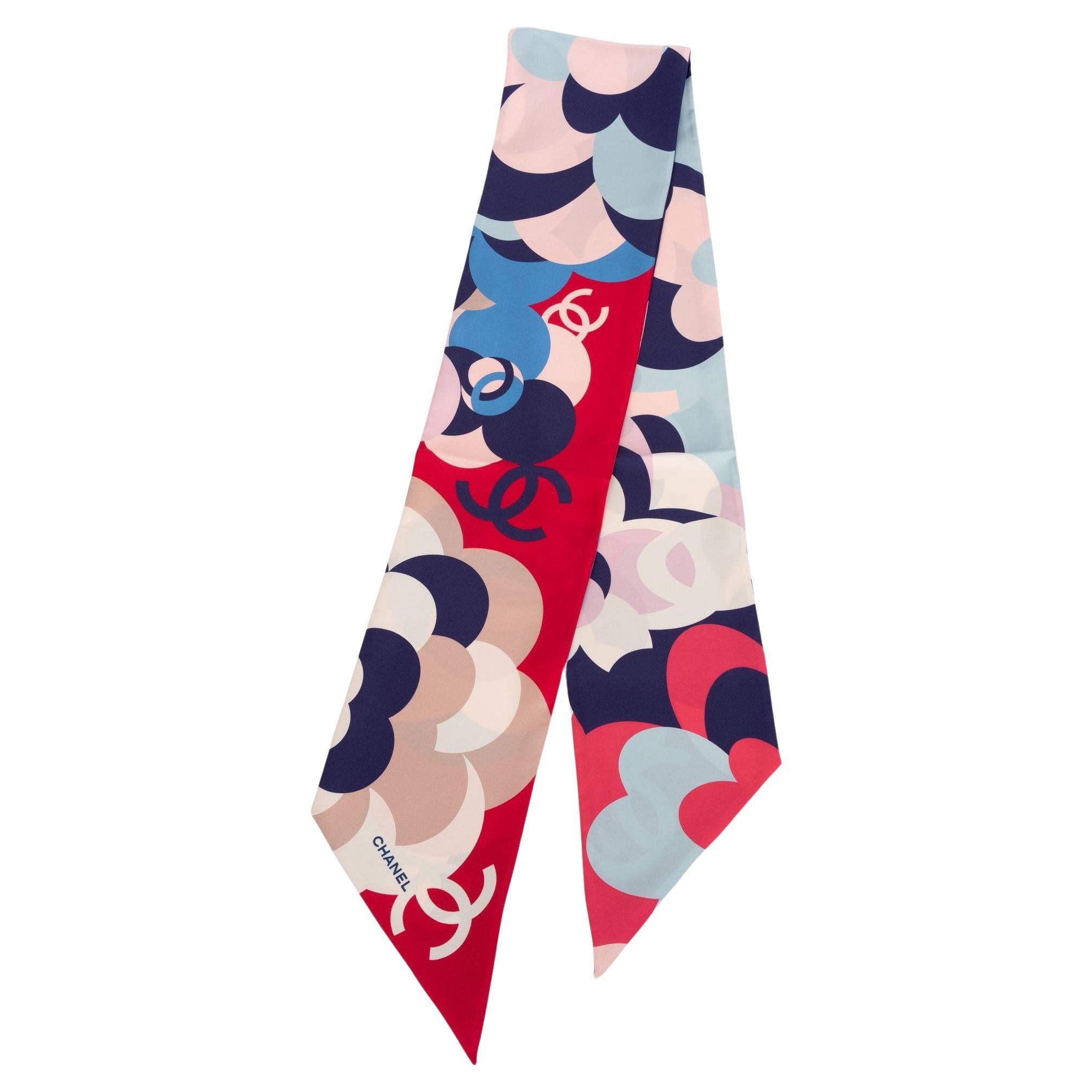Chanel Neu Blau Rot Blume Maxi-Twilly mit Blumenmuster im Angebot