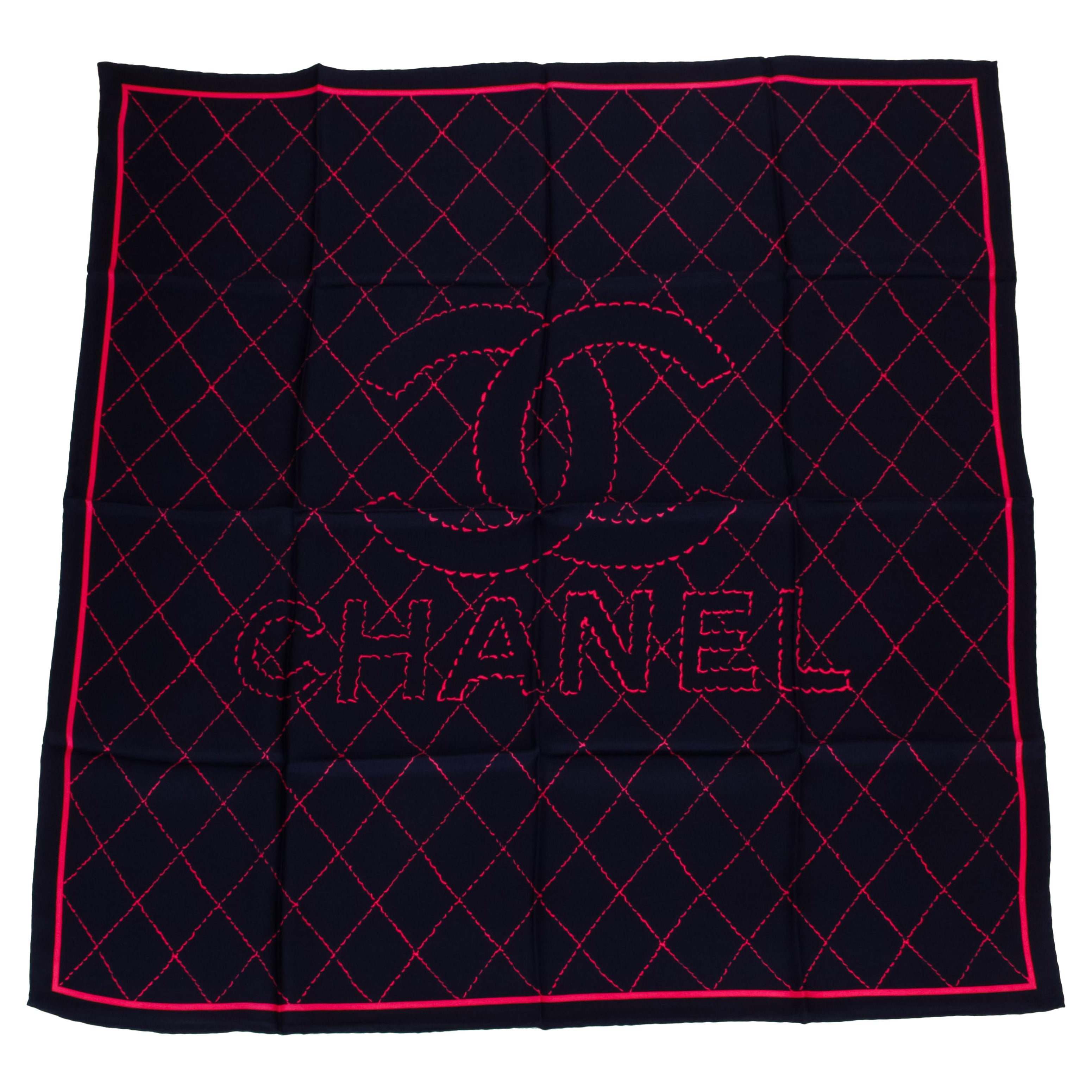 Chanel - Écharpe matelassée bleue et rose, neuve