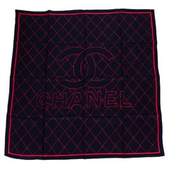 Chanel - Écharpe matelassée bleue et rose, neuve